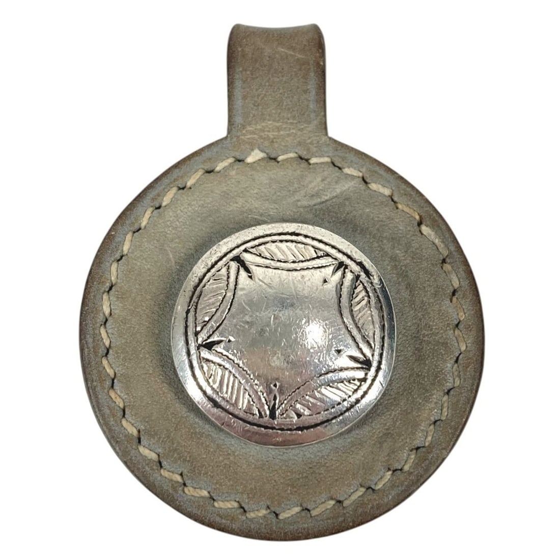 HERMES Touareg Necklace Charm Accessory Pendant Top Leather Men's Women's Silver: --- Catalog ---Category: DesignColor: Gray, SilverGender: Men,Women,UnisexMaterial: LeatherPendant Type: PendantNecklace Type: PendantCategory: GeneralBrand: Hermes--- Item List ---Section: ConditionR