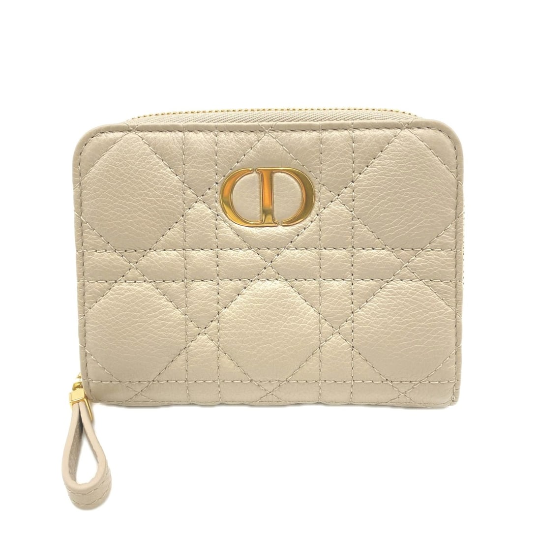 Christian Dior Caro Scarlet Wallet S5032UWHC_M51U Bi-fold Beige Calf Leather Women's: --- Catalog ---Category: SizeSize (HxWxD): 9cm x 12cm x 3cm / 3.54'' x 4.72'' x 1.18''Category: DesignType: Wallet (bi-fold)Color: BeigeGender: WomenMaterial: Leather Category: GeneralBrand: Christian