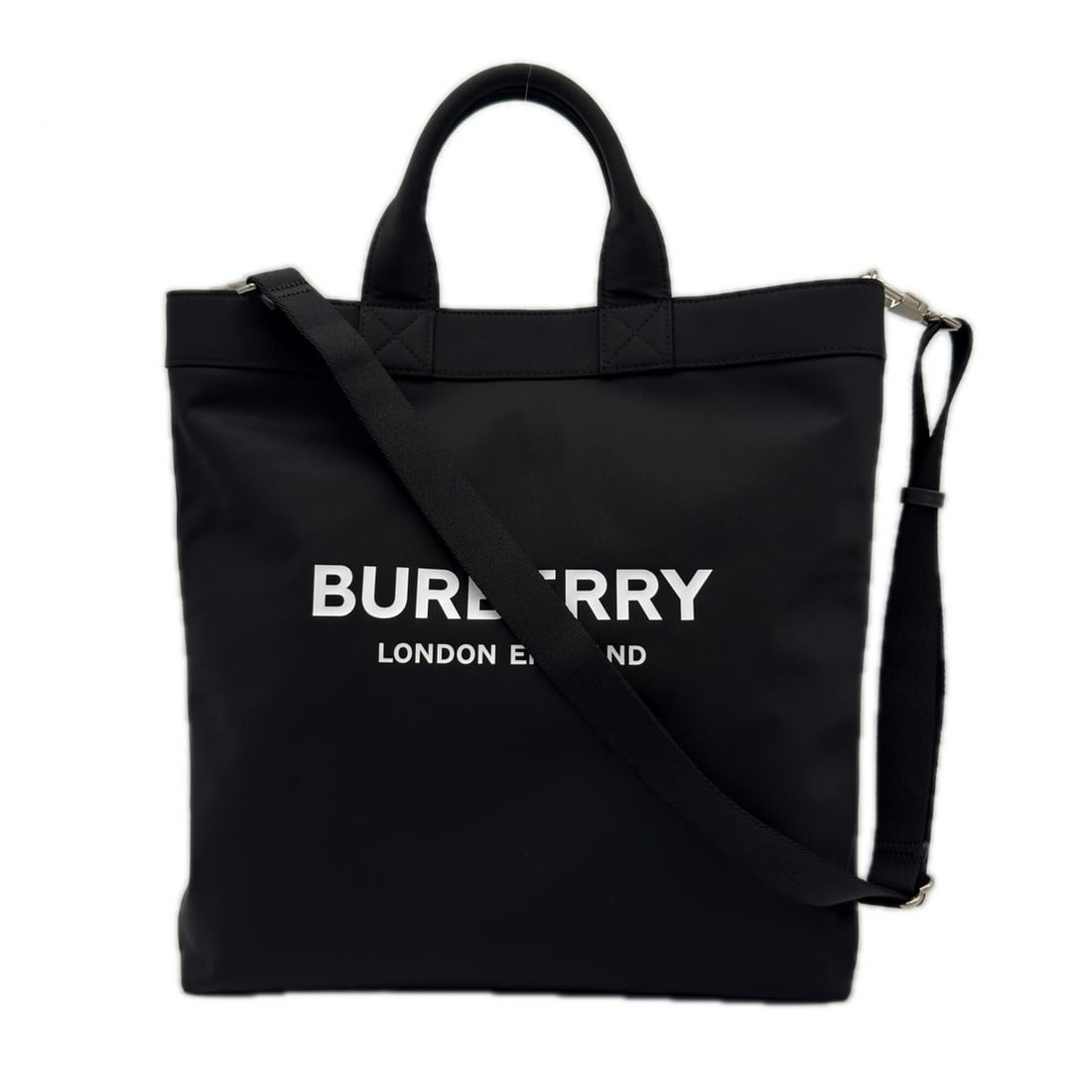 BURBERRY Nylon Artier Tote Bag 8026233 Black White Men's: --- Catalog ---Category: SizeSize (HxWxD): 38.5cm x 34cm x 7.5cm / 15.15'' x 13.38'' x 2.95''Strap Length: 117cm / 46.06''Handle Length: 31cm / 12.2''Category: DesignType: Tote bagColor: Black, WhiteG