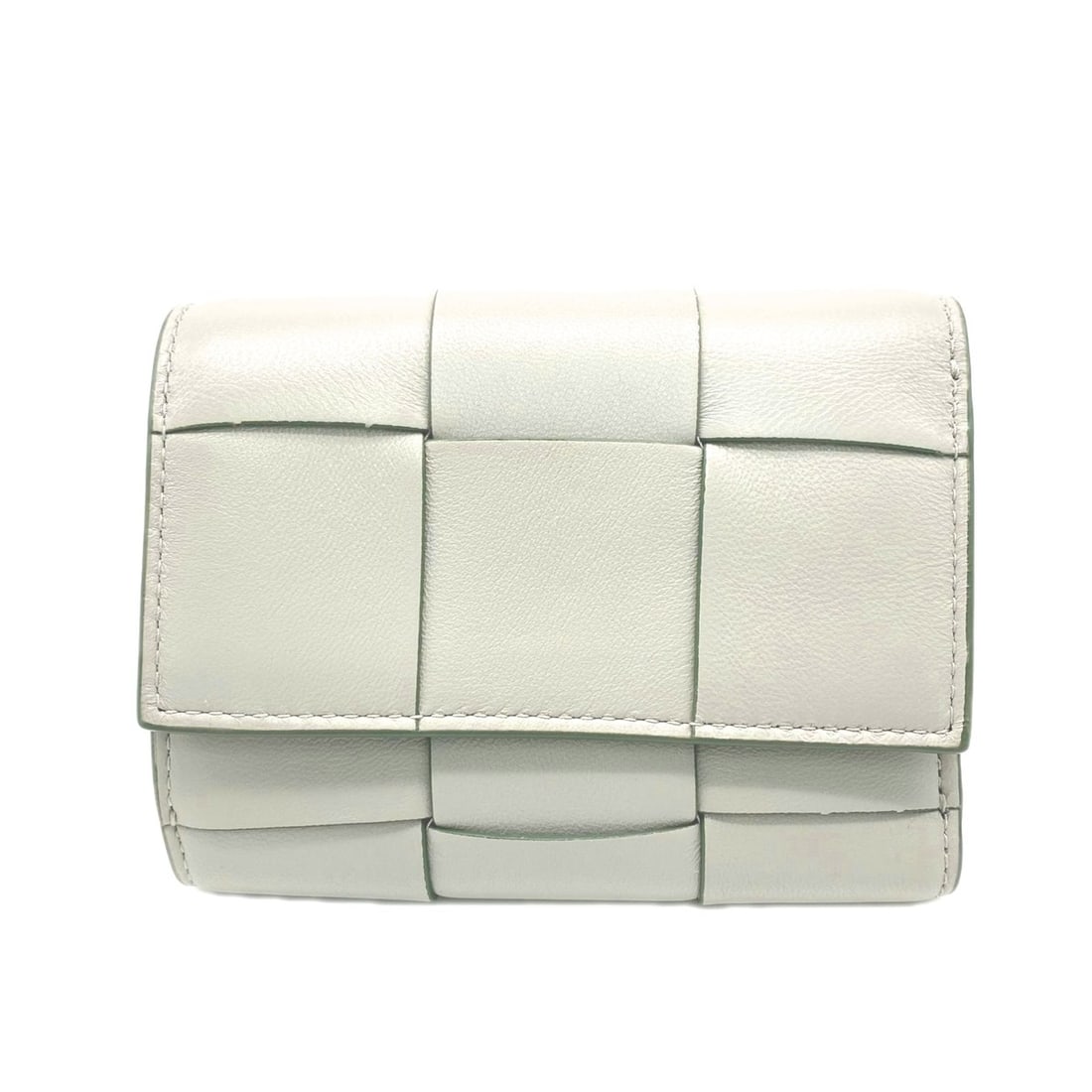 BOTTEGA VENETA Cassette Compact Wallet 651372 Tri-fold Gray Green Calf Leather Women's: --- Catalog ---Category: SizeSize (HxWxD): 9cm x 11.5cm x 3cm / 3.54'' x 4.52'' x 1.18''Category: DesignType: Wallet (tri-fold)Color: Gray, GreenGender: WomenClosure: FlapMaterial: Leather Leather/Fur