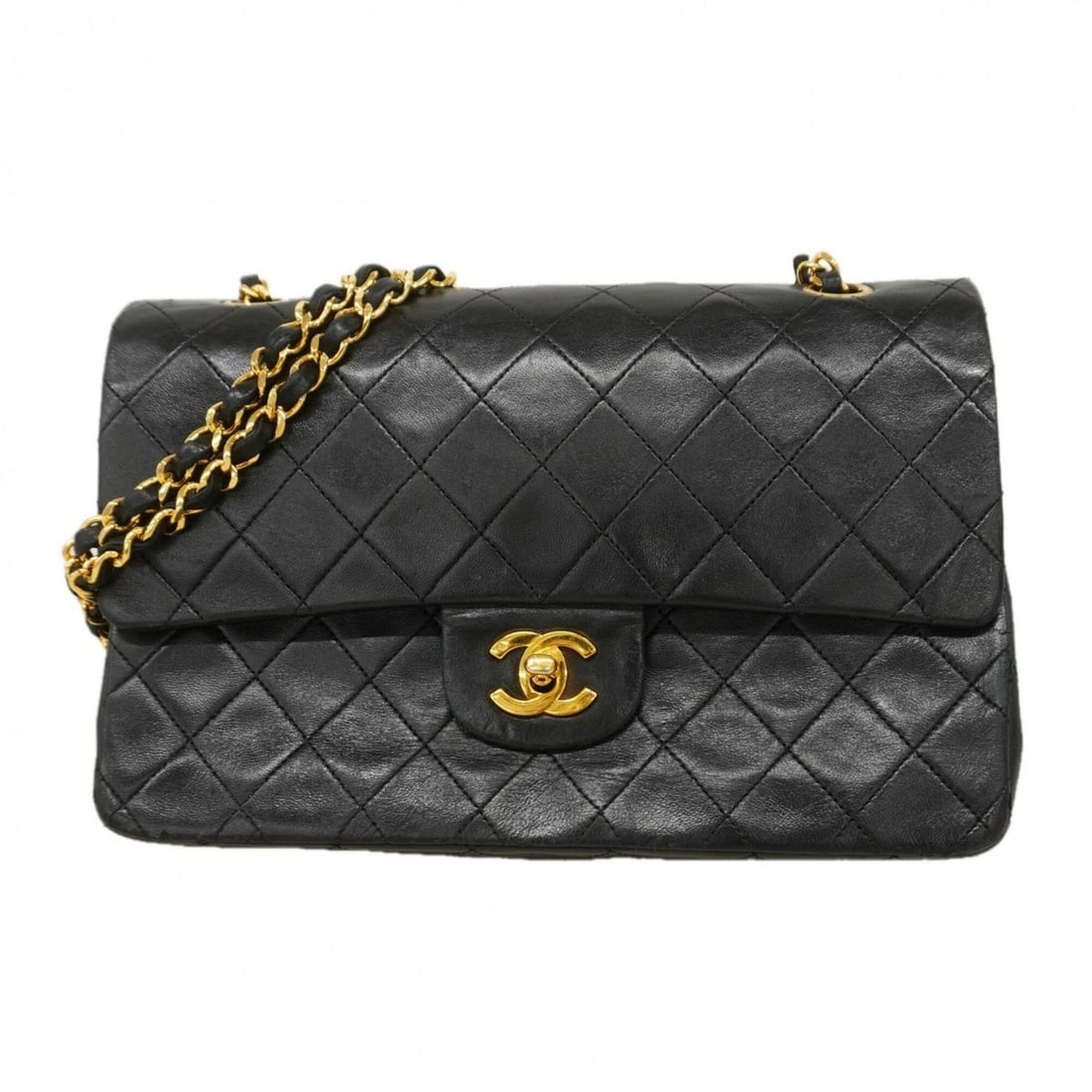 Chanel Matelassé Shoulder Bag, Double Flap, Chain, Lambskin, Black, Women's: --- Catalog ---Category: SizeSize (HxWxD): 15.5cm x 25cm x 7cm / 6.1'' x 9.84'' x 2.75''Category: DesignType: Shoulder bagColor: BlackGender: WomenMaterial: Leather Hardware Color: GoldLeather/Fur Typ