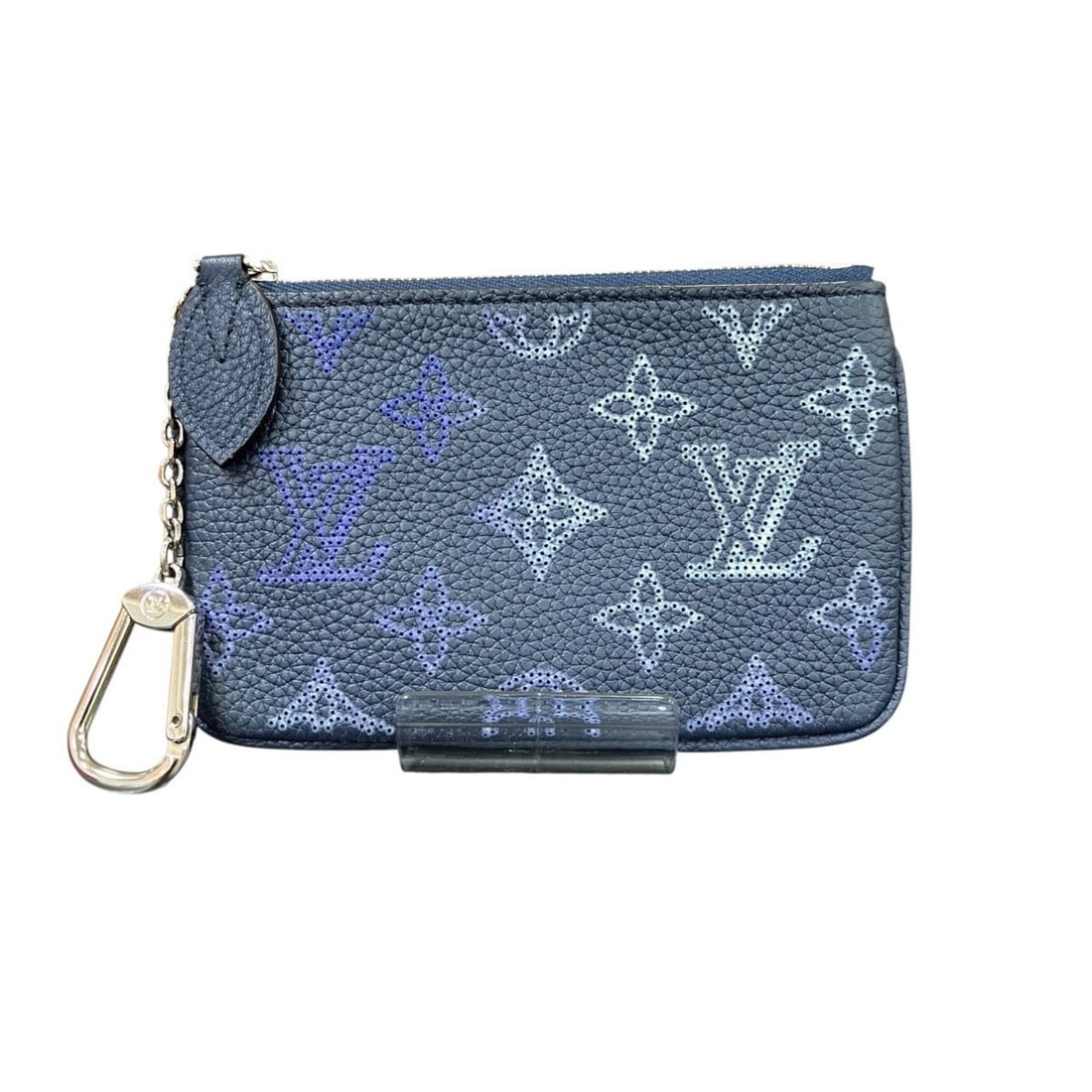 Louis Vuitton Pochette Clé Wallet/Coin Case, Mahina Leather, M81180: --- Catalog ---Category: SizeSize (HxWxD): 9.5cm x 14.5cm x 1cm / 3.74'' x 5.7'' x 0.39''Category: DesignType: Coin purse/coin caseColor: NavyGender: Men,WomenMaterial: Mahina leather , Leather Catego