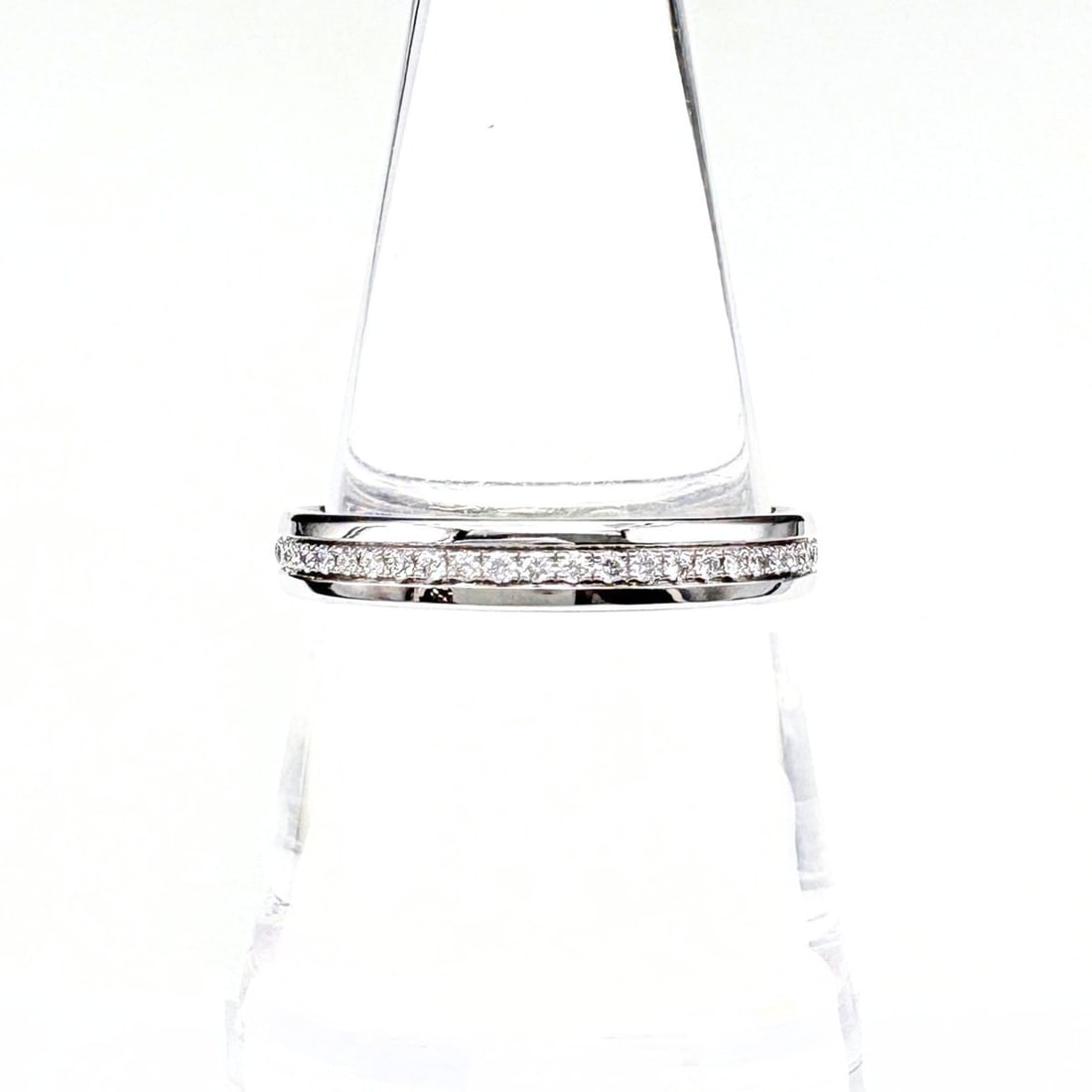 Tiffany & Co. Metro Full Circle Ring, a women's ring with small diamonds (750 diamond).: --- Catalog ---Category: SizeJP Size: 14US Size: 7Category: DesignColor: SilverGender: WomenCategory: GeneralBrand: Tiffany--- Item List ---Section: ConditionRanking: Rank AB Used - Traces of usage, s