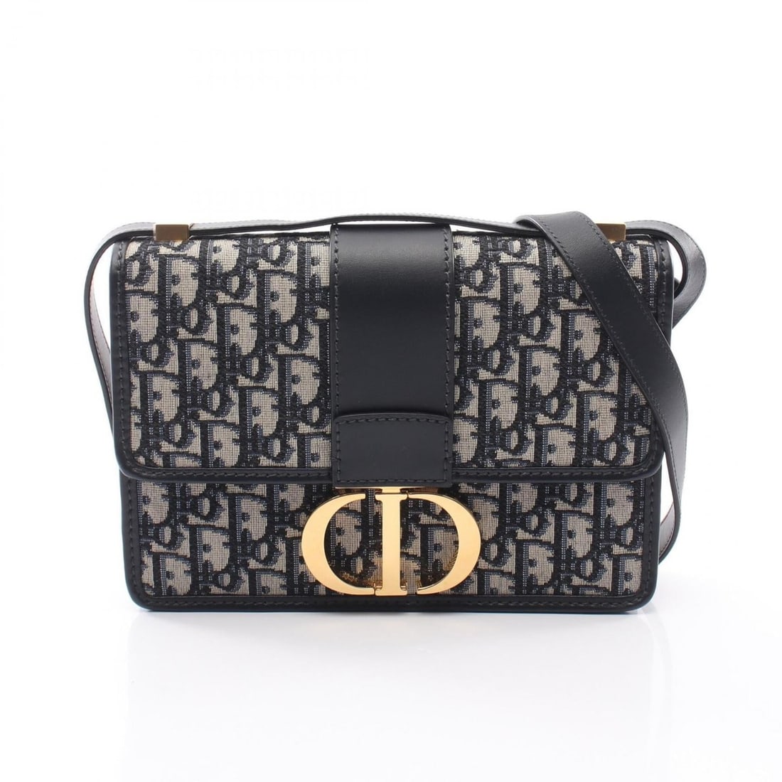 Christian Dior Dior 30 Montaigne Oblique Jacquard Shoulder Bag/Handbag, Canvas and Leather, Women's,: --- Catalog ---Category: SizeSize (HxWxD): 17cm x 24cm x 6cm / 6.69'' x 9.44'' x 2.36''Category: DesignType: Handbag, Shoulder bagColor: Beige, NavyGender: WomenMaterial: Canvas , Leather Category: Ge