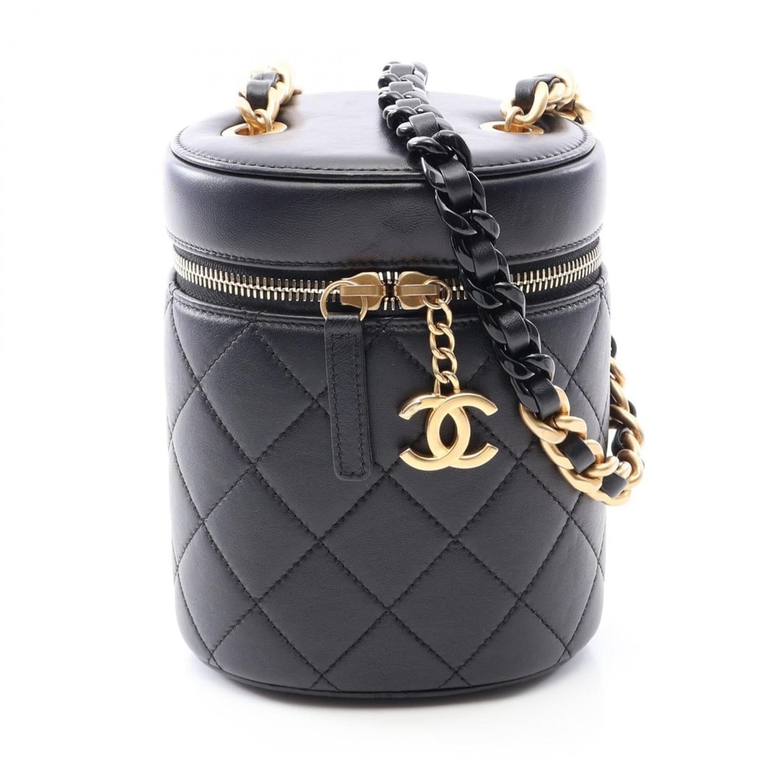 Chanel Matelassé Small Vanity Shoulder Bag/Handbag, Lambskin Leather, Women's, Black: --- Catalog ---Category: SizeSize (HxWxD): 16cm x 13cm x 10cm / 6.29'' x 5.11'' x 3.93''Category: DesignType: Handbag, Shoulder bagColor: BlackGender: WomenMaterial: Leather Leather/Fur Type: Lambskin