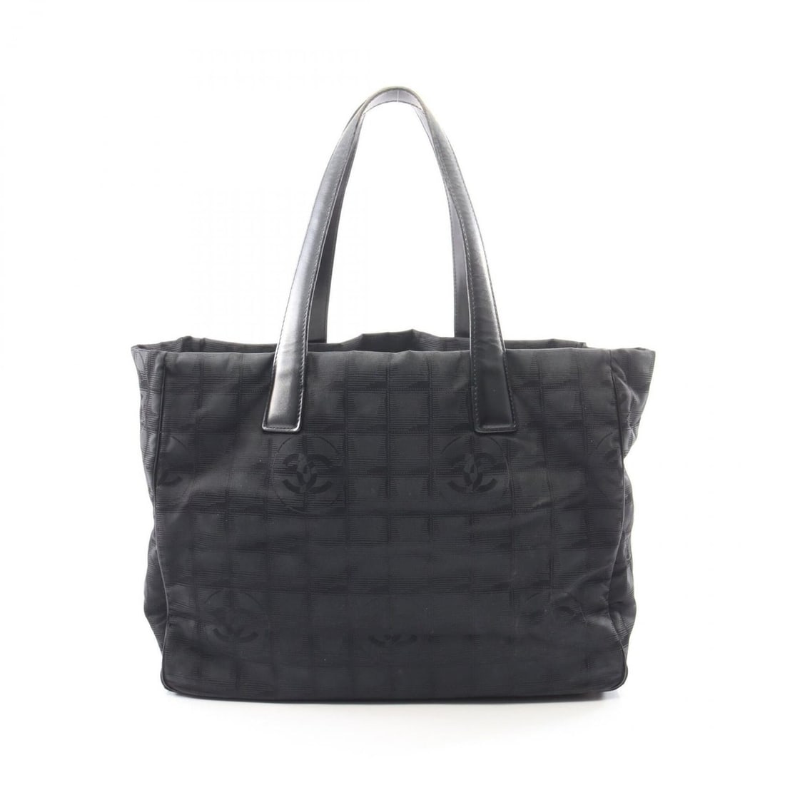 Chanel New Travel Line MM Tote Bag Handbag Leather Nylon Canvas Women's Black A15991: --- Catalog ---Category: SizeSize (HxWxD): 25cm x 34cm x 14.5cm / 9.84'' x 13.38'' x 5.7''Category: DesignType: Handbag, Tote bagColor: BlackGender: WomenMaterial: Leather , Nylon canvas Category: Gen