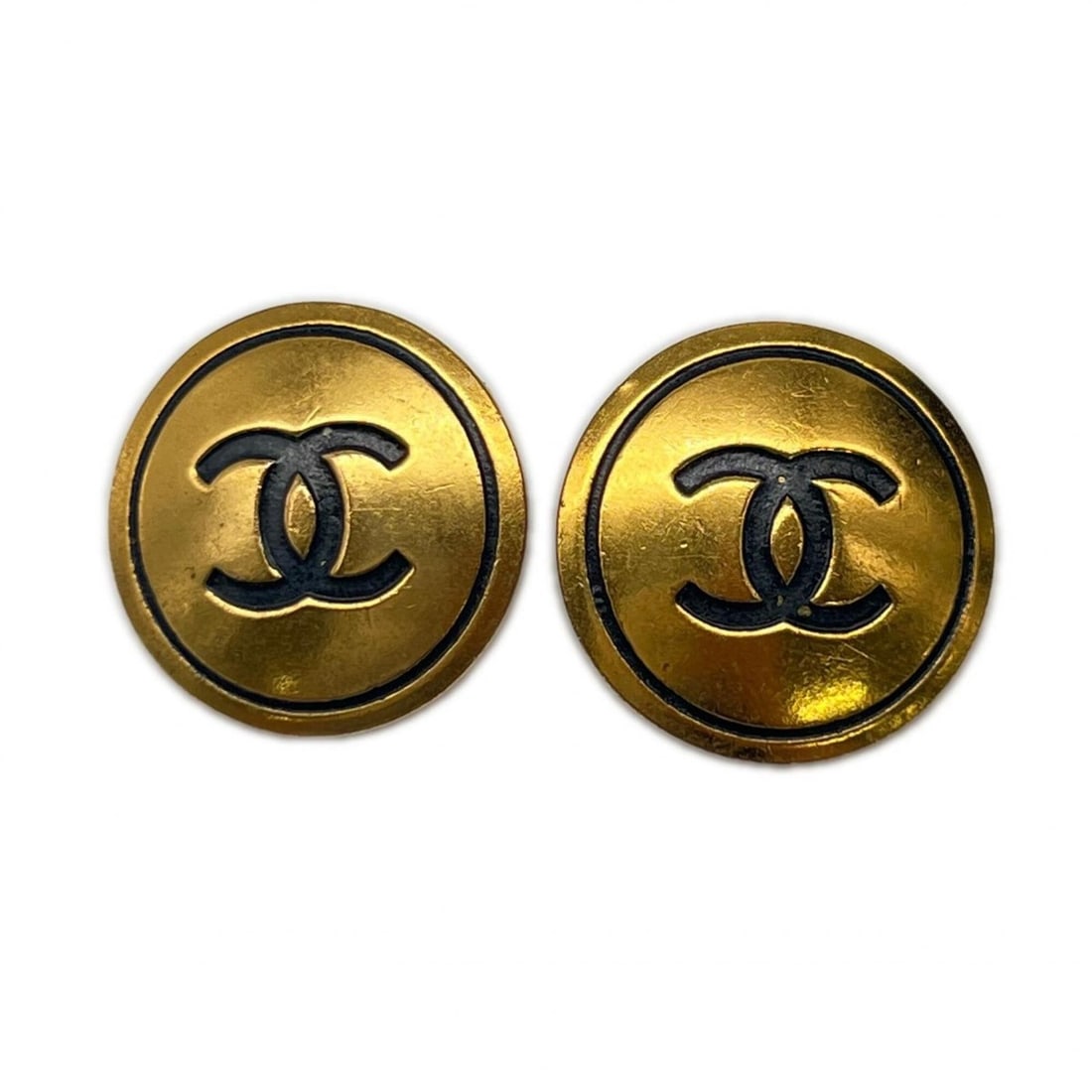 CHANEL Coco Mark Round Circle Earrings GP - Gold and Black for Women: --- Catalog ---Category: SizeWeight: 16g / 0.56oz.Size (HxWxD): 25.00mm x 25.00mm / 0.98'' x 0.98''Category: DesignType: Clip earringsColor: Black, GoldFinish: Gold platedGender: WomenCategory: Genera