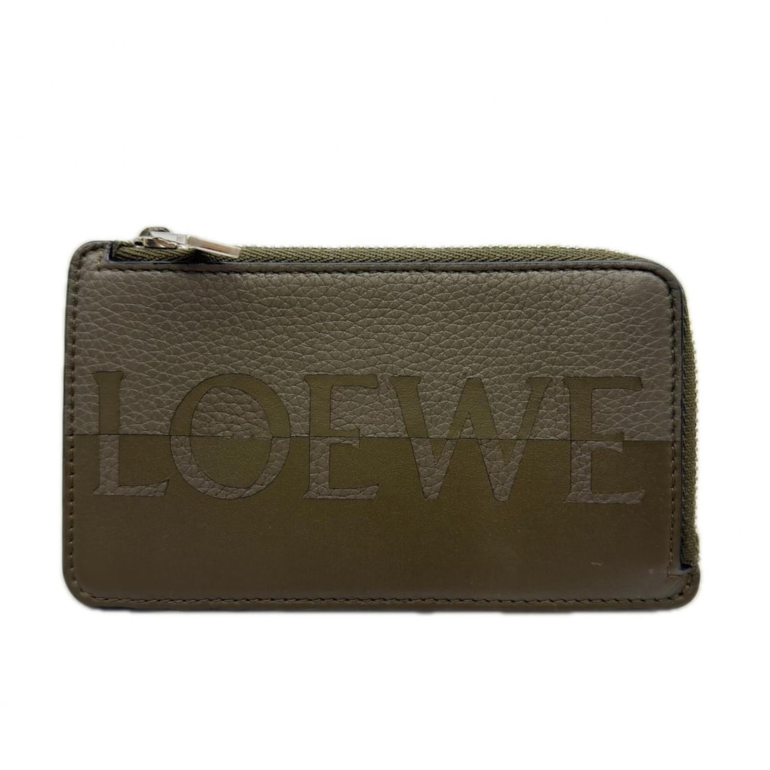 LOEWE Signature Coin Card Holder C314Z40X02 Wallet/Coin Case Khaki Orange Calf Leather Men's: --- Catalog ---Category: SizeSize (HxWxD): 7cm x 12.5cm x 1cm / 2.75'' x 4.92'' x 0.39''Category: DesignType: Coin purse/coin caseColor: Khaki, OrangeGender: MenClosure: ZipperMaterial: Leather Leathe
