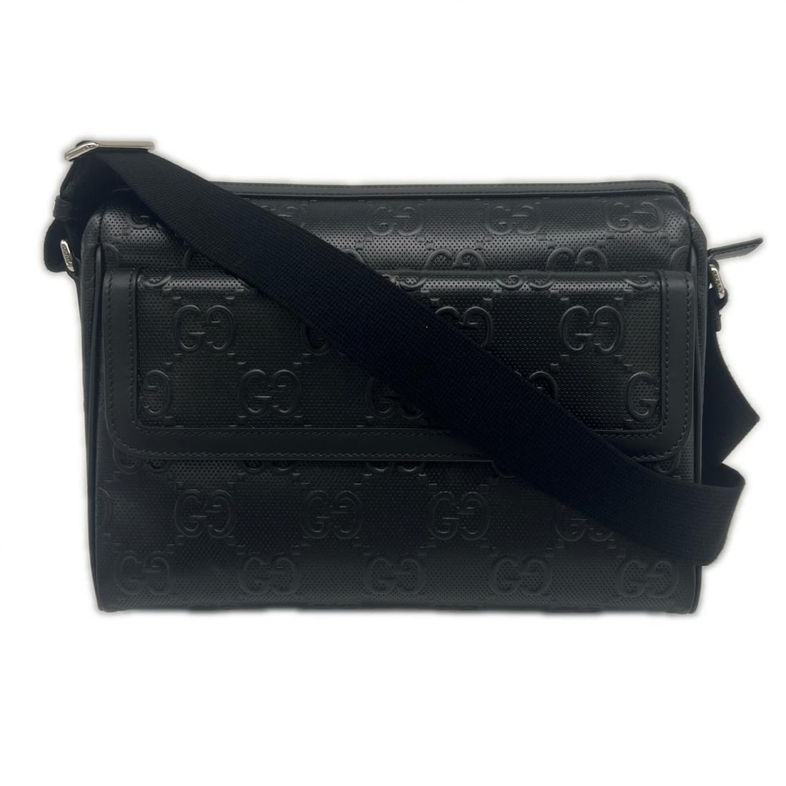 GUCCI GG Embossed Leather Messenger Bag 658565 Shoulder Black Calf Women's: --- Catalog ---Category: SizeSize (HxWxD): 23cm x 29cm x 8cm / 9.05'' x 11.41'' x 3.14''Strap Length: 135cm / 53.14''Category: DesignType: Messenger bag, Shoulder bagColor: BlackGender: WomenClosure: 