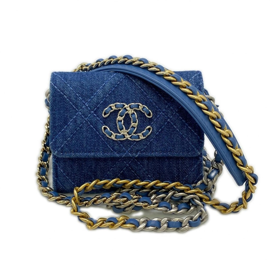 CHANEL 19 Denim Mini Chain Wallet AP1787 Shoulder Bag Blue Leather Women's: --- Catalog ---Category: SizeSize (HxWxD): 9cm x 11cm x 2.5cm / 3.54'' x 4.33'' x 0.98''Strap Length: 119cm / 46.85''Category: DesignType: Shoulder bagColor: BlueGender: WomenClosure: FlapMaterial: De