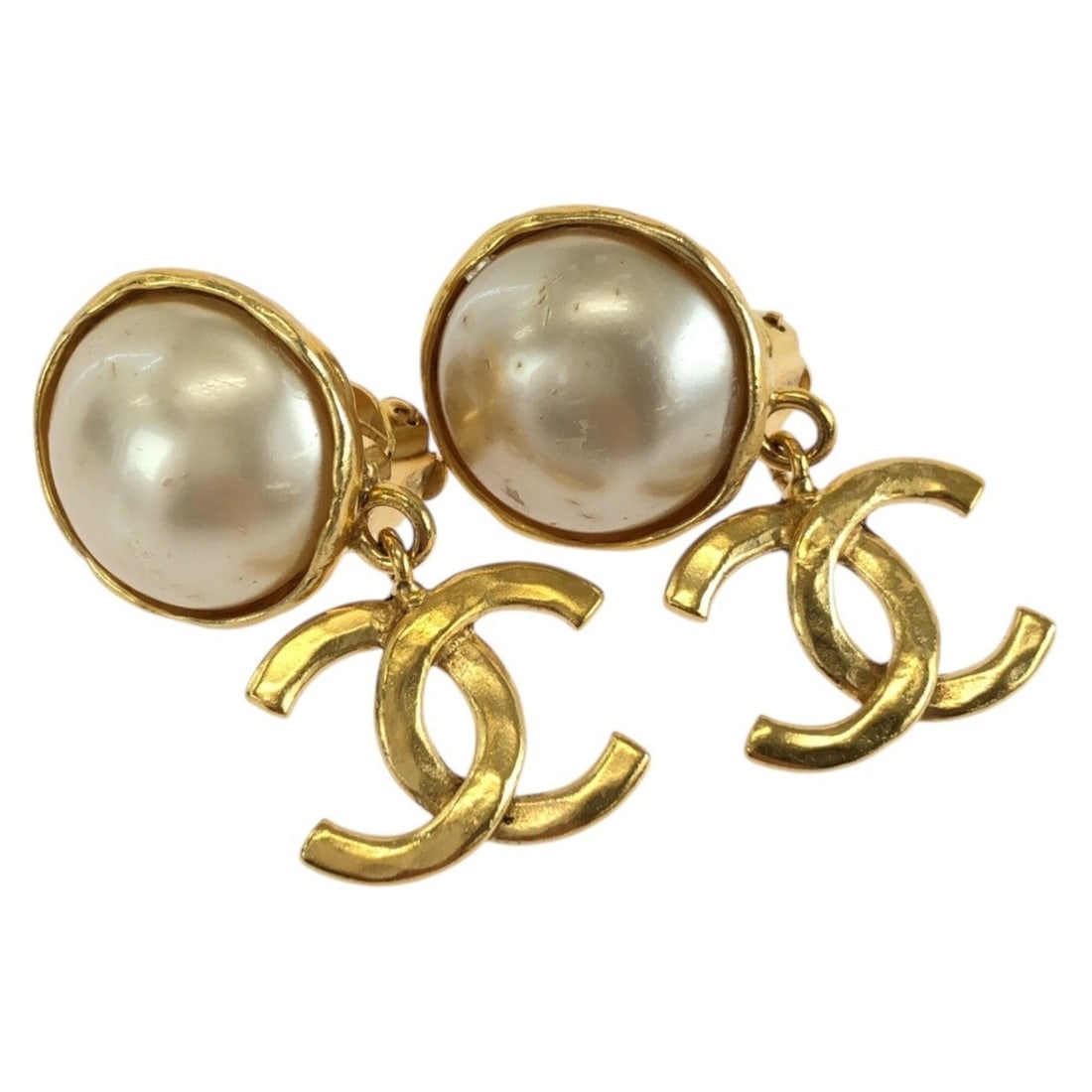 CHANEL Vintage Coco Mark Gold Plated Earrings for Women: --- Catalog ---Category: SizeSize (HxWxD): 45.00mm x 25.00mm / 1.77'' x 0.98''Category: DesignType: Clip earringsColor: GoldGender: WomenMaterial: Gold platingCategory: GeneralBrand: ChanelCountry of 