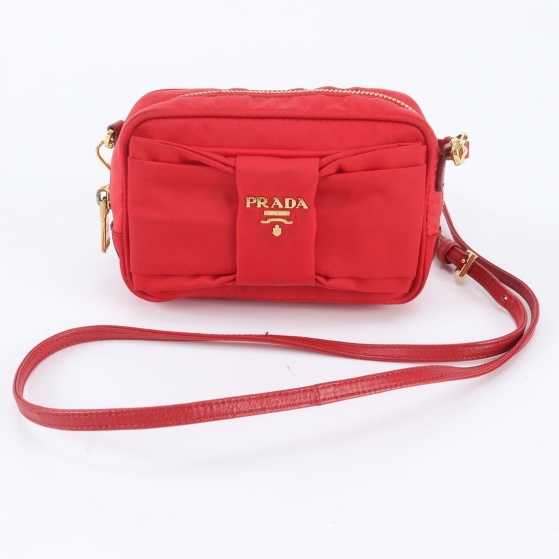 Prada Tessuto Nylon Ribbon Motif Mini 2-Way Shoulder Bag Leather Women's: --- Catalog ---Category: SizeSize (HxWxD): 10cm x 15cm x 5cm / 3.93'' x 5.9'' x 1.96''Category: DesignType: Shoulder bagColor: Red colorGender: WomenMaterial: Nylon , Leather Category: GeneralBrand: P