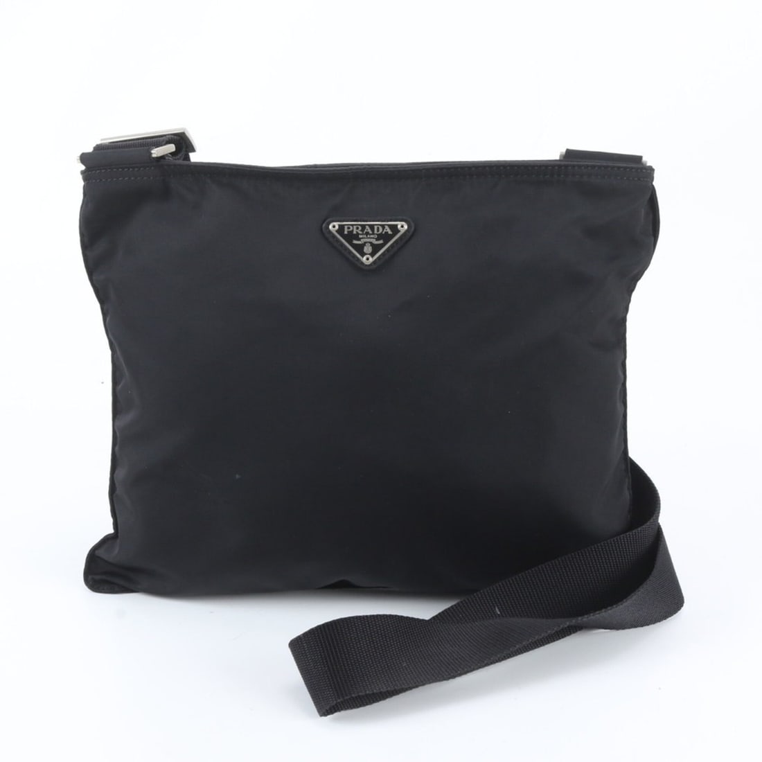 Prada Tessuto Nylon Triangle Logo Leather Shoulder Bag Messenger Black Men's: --- Catalog ---Category: SizeSize (HxWxD): 24cm x 32cm x 2cm / 9.44'' x 12.59'' x 0.78''Category: DesignType: Shoulder bagColor: BlackGender: MenMaterial: Nylon , Leather Category: GeneralBrand: Prada