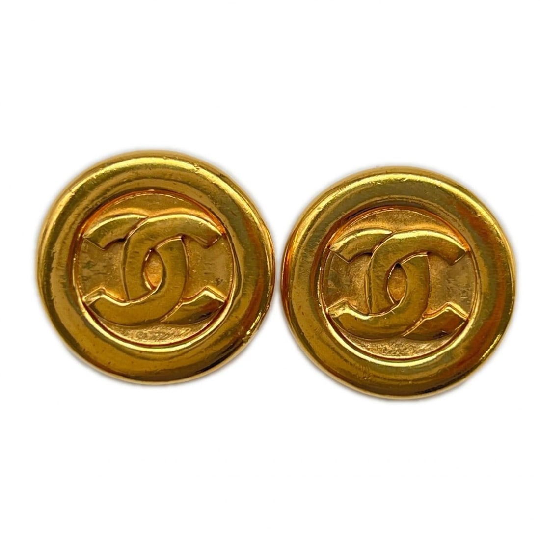 CHANEL Coco Mark Round Circle Earrings GP - Gold Women's: --- Catalog ---Category: SizeWeight: 21g / 0.74oz.Size (HxWxD): 27.00mm x 27.00mm / 1.06'' x 1.06''Category: DesignType: Clip earringsColor: GoldFinish: Gold platedGender: WomenCategory: GeneralBrand: