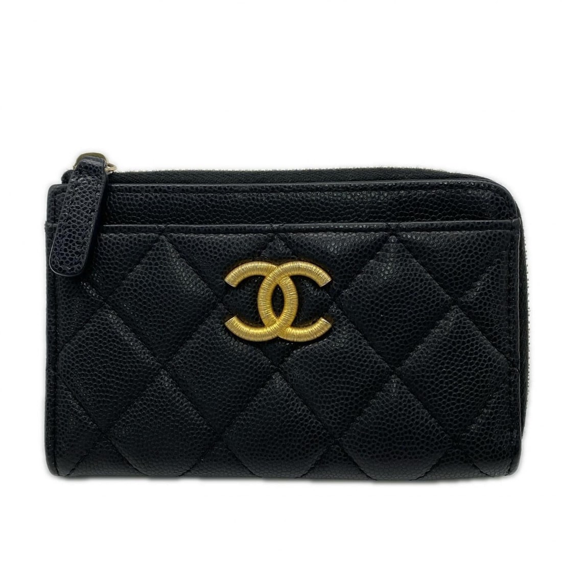 CHANEL Caviar Skin Matelassé Fragment Case AP4478 Wallet/Coin Black Women's: --- Catalog ---Category: SizeSize (HxWxD): 8cm x 13cm x 1cm / 3.14'' x 5.11'' x 0.39''Category: DesignType: Coin purse/coin caseColor: BlackGender: WomenClosure: ZipperMaterial: Grained Calfskin Categ