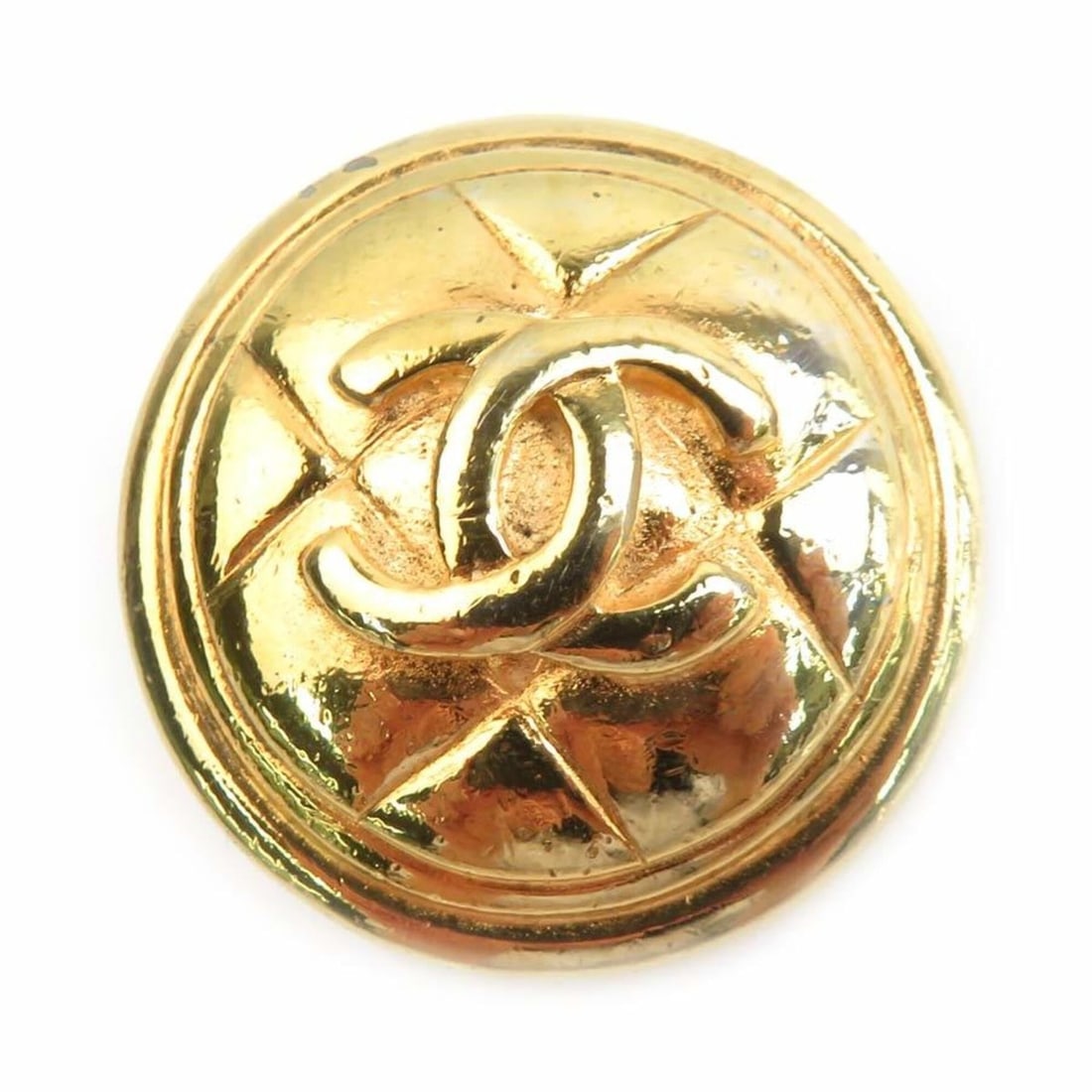 Chanel brooch, Coco Mark, metal, gold, women's, e61990a: --- Catalog ---Category: SizeSize (HxWxD): 3cm x 3cm / 1.18'' x 1.18''Category: DesignType: BroochColor: GoldGender: WomenMaterial: MetalCategory: GeneralBrand: ChanelCountry of Origin: France--- Item