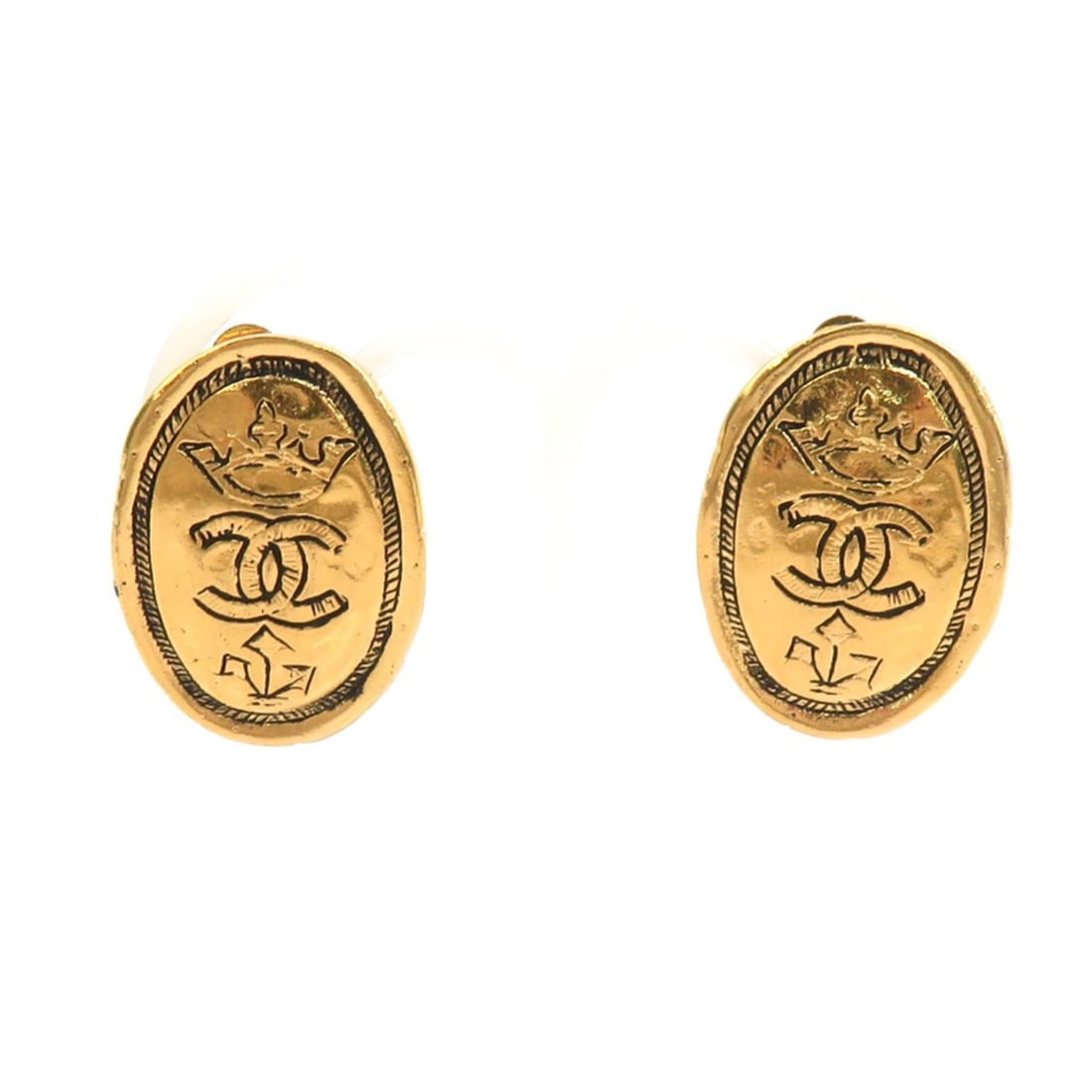 Chanel earrings, Coco Mark design, metal, gold, women's, e61991k: --- Catalog ---Category: SizeSize (HxWxD): 26.00mm x 19.00mm / 1.02'' x 0.75''Category: DesignType: Clip earringsColor: GoldGender: WomenMaterial: MetalCategory: GeneralBrand: ChanelCountry of Origin: