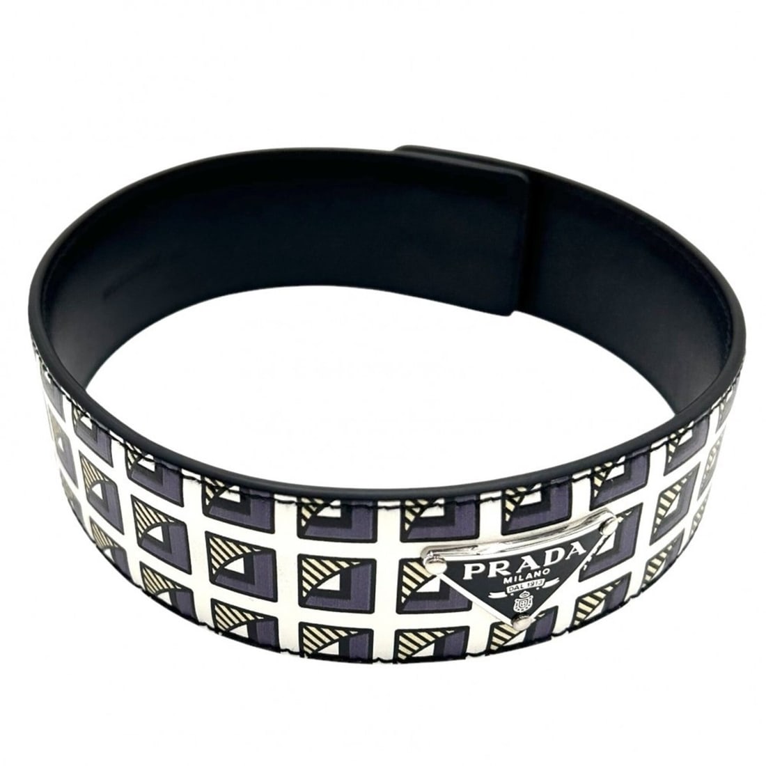 Prada choker for women, triangle logo accessory, PRADA leather, 2IC046, black, white, silver: --- Catalog ---Category: SizeNeck Circumference: 41 cm / 16.14''Category: DesignColor: Black, WhiteGender: WomenMaterial: LeatherNecklace Type: ChokerCategory: GeneralMPN: 2IC046Brand: Prada--- Item L