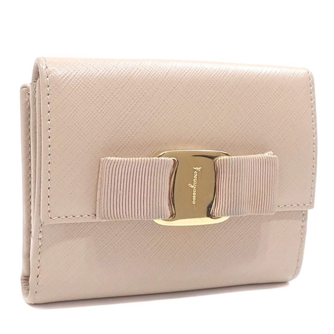 Salvatore Ferragamo bi-fold wallet for women, beige leather, GJ-22A926, Vara ribbon.: --- Catalog ---Category: SizeSize (HxWxD): 9.5cm x 11cm x 2.5cm / 3.74'' x 4.33'' x 0.98''Category: DesignType: Wallet (bi-fold)Color: BeigeGender: WomenMaterial: Leather Category: GeneralMPN: GJ-22A9