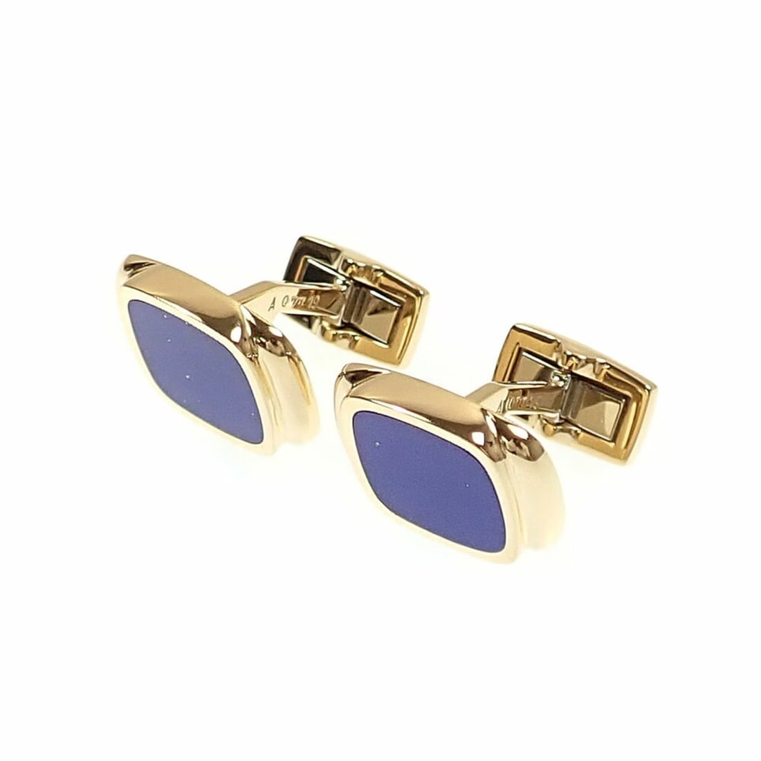 Piaget Cufflinks for Men, 18K Yellow Gold (750), 20.8g: --- Catalog ---Category: SizeSize (HxWxD): 15.50mm x 19.50mm x 29.00mm / 0.61'' x 0.77'' x 1.14''Category: DesignType: CufflinksGender: MenMaterial: Yellow gold (18K)Category: GeneralBrand: Piaget--- 