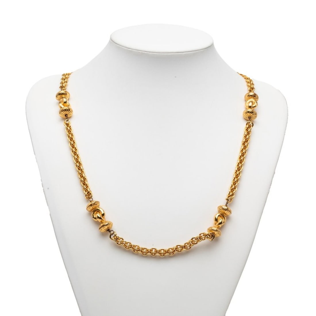 Chanel Vintage Chain Necklace, Gold Plated, Women's CHANEL: --- Catalog ---Category: SizeNeck Circumference: 90 cm / 35.43''Category: DesignColor: GoldGender: WomenMaterial: Gold platingNecklace Type: NecklaceCategory: GeneralBrand: Chanel--- Item List ---Sect