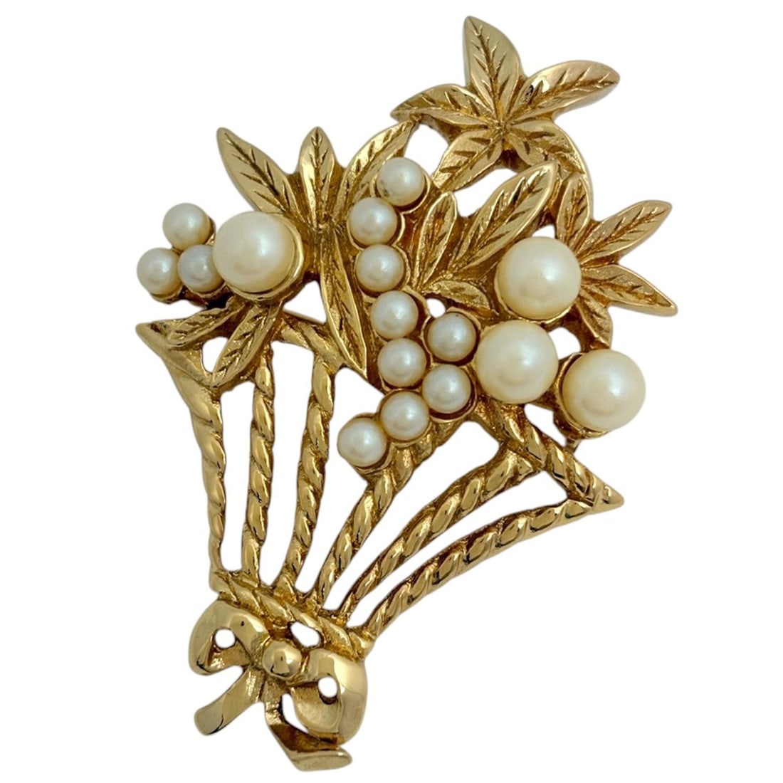 Christian Dior faux pearl brooch, ribbon design, gold-plated finish, for women.: --- Catalog ---Category: SizeCharm Size: 34cm x 49cm / 13.39'' x 19.29''Category: DesignType: BroochColor: GoldGender: WomenCategory: GeneralBrand: Christian Dior--- Item List ---Section: ConditionRan