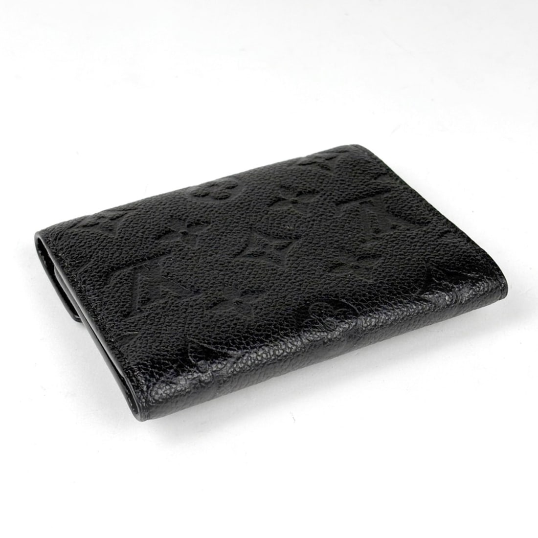 LOUIS VUITTON Monogram Shadow Victor Wallet M12635 Tri-fold Black Calf Leather Men's: --- Catalog ---Category: SizeSize (HxWxD): 8cm x 11cm x 1cm / 3.14'' x 4.33'' x 0.39''Category: DesignType: Wallet (tri-fold)Color: BlackGender: MenMaterial: Leather Leather/Fur Type: Calf leatherCate