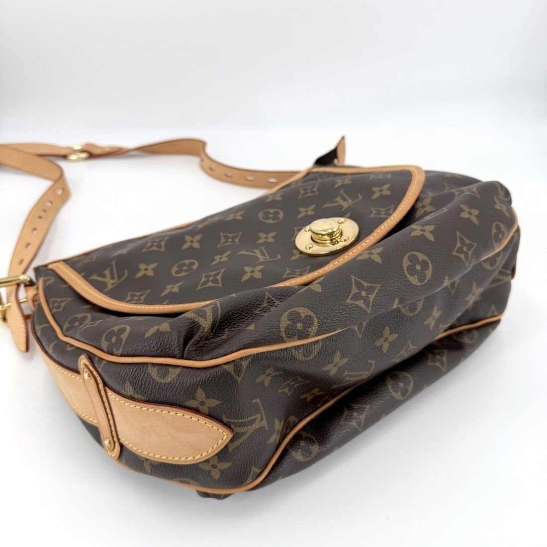 Hermes Picotin Lock PM 056289CK Handbag: --- Catalog ---Category: SizeSize (HxWxD): 19cm x 18cm x 13.5cm / 7.48'' x 7.08'' x 5.31''Category: DesignType: HandbagColor: Rose sakuraGender: WomenMaterial: Taurillon clemence leather Category: Gen