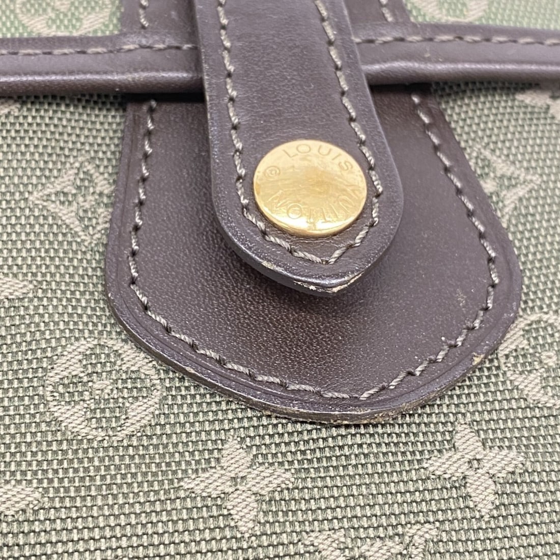LOUIS VUITTON Louis Vuitton Monogram Empreinte Nano Speedy Handbag Shoulder Bag Bicolor Black M81456: --- Catalog ---Category: SizeSize (HxWxD): 10cm x 16.5cm x 7.5cm / 3.93'' x 6.49'' x 2.95''Category: DesignType: Handbag, Shoulder bagColor: Beige, Bicolor, Black, MonogramGender: WomenMaterial: