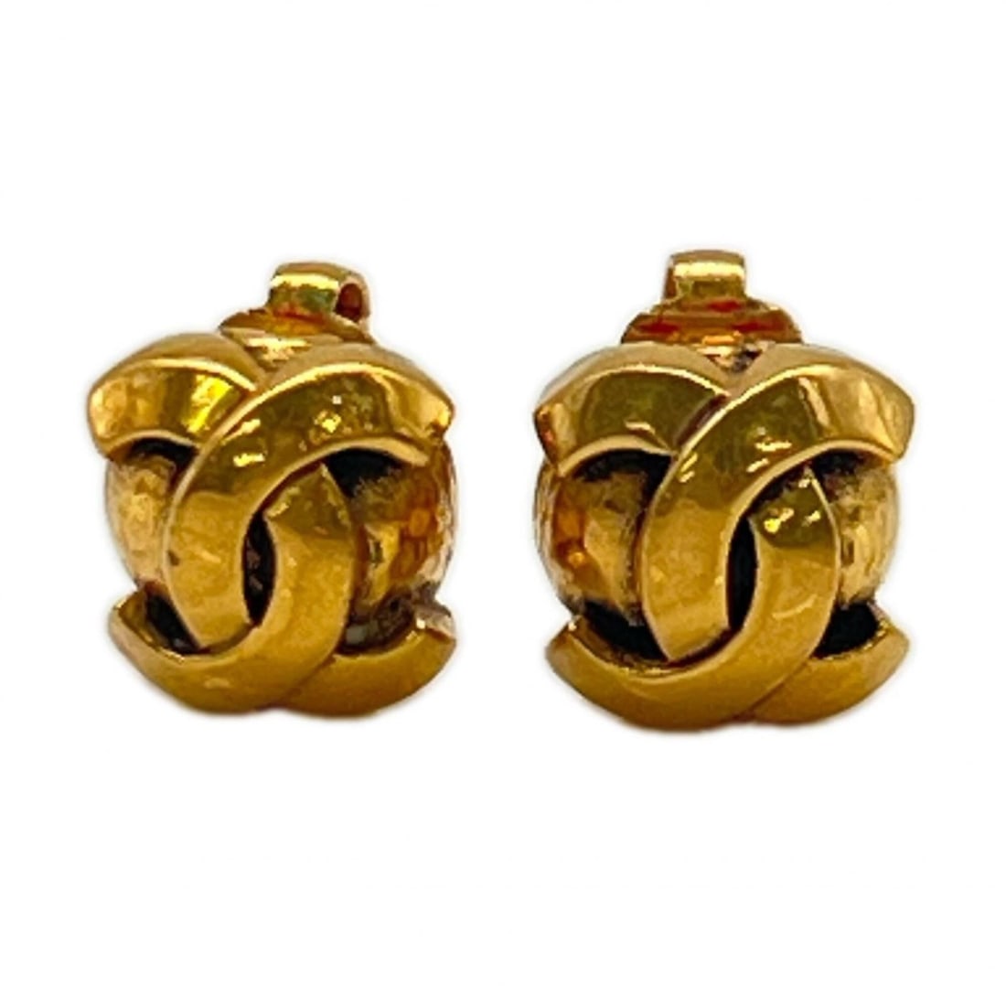 CHANEL Coco Mark Round Earrings GP 209 Gold Women's: --- Catalog ---Category: SizeSize (HxWxD): 13.00mm x 13.00mm / 0.51'' x 0.51''Category: DesignType: Clip earringsColor: GoldFinish: Gold platedGender: WomenCategory: GeneralBrand: Chanel--- Item List 