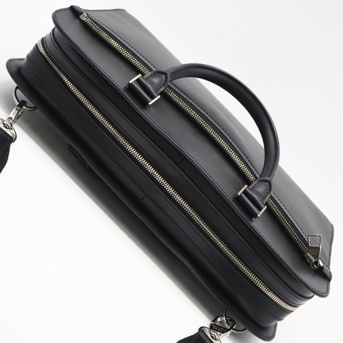 LOUIS VUITTON Epi Bassano MM Noir M54032 Business Bag Black Leather Men's: --- Catalog ---Category: SizeSize (HxWxD): 31cm x 39cm x 7.5cm / 12.2'' x 15.35'' x 2.95''Strap Length: 151cm / 59.44''Category: DesignType: BriefcaseColor: Black, NoirGender: MenClosure: ZipperMateri