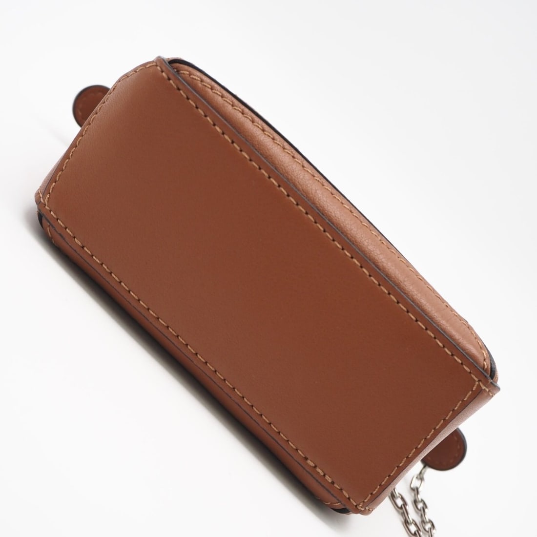 LOEWE Calfskin PUZZLE EDGE MINI Tan A510P88X26 Shoulder Bag Brown Calf Leather Women's: --- Catalog ---Category: SizeSize (HxWxD): 11cm x 13.5cm x 5.5cm / 4.33'' x 5.31'' x 2.16''Strap Length: 116cm / 45.66''Handle Length: 8.5cm / 3.34''Category: DesignType: Shoulder bagColor: BrownGende