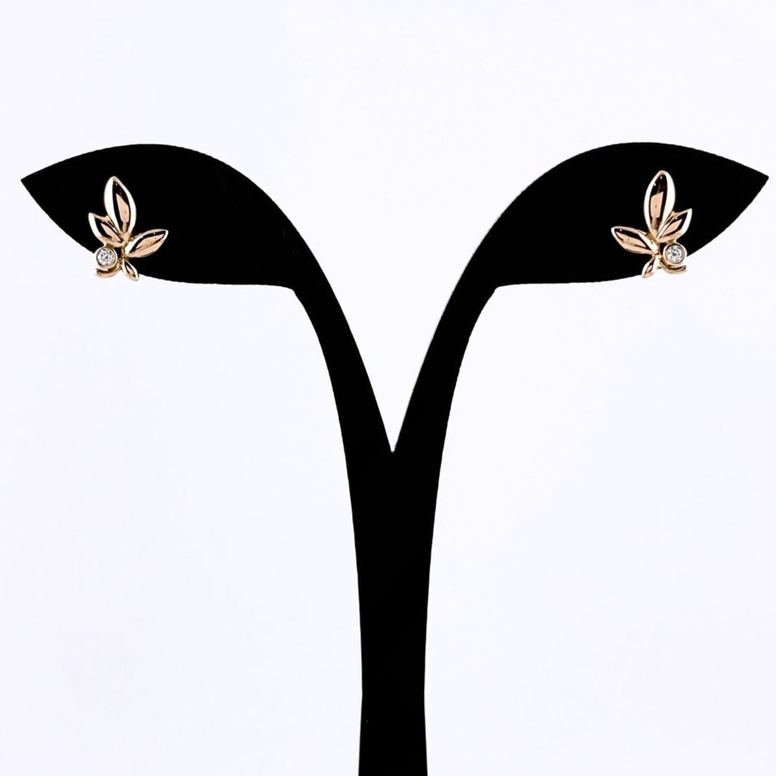 Tiffany & Co. Olive Diamond Earrings, Pink Gold (PG) Yellow (YG), Paloma Picasso 750 Diamond,: --- Catalog ---Category: SizeStone Size (HxW): 11.10mm x 8.60mm / 0.44'' x 0.34''Category: DesignColor: Olive, Pink, YellowGender: WomenCategory: GeneralBrand: Tiffany--- Item List ---Section: Conditi