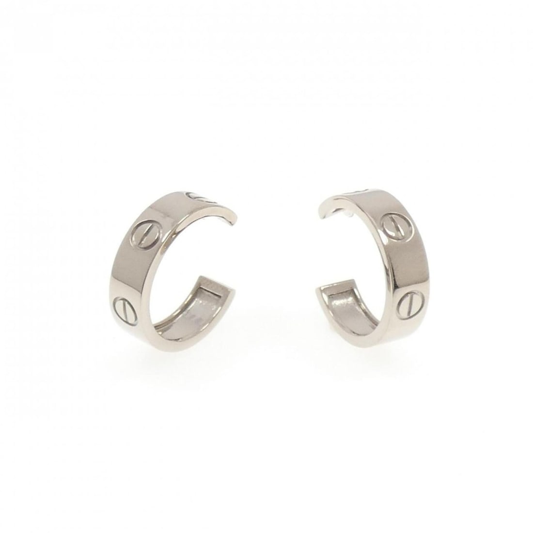 Cartier Love Earrings: --- Catalog ---Category: SizeSize (HxWxD): 19.40mm x 5.60mm / 0.76'' x 0.22''Category: DesignType: Stud earringsGender: WomenMaterial: White gold (18K)Category: GeneralBrand: Cartier--- Item List ---S