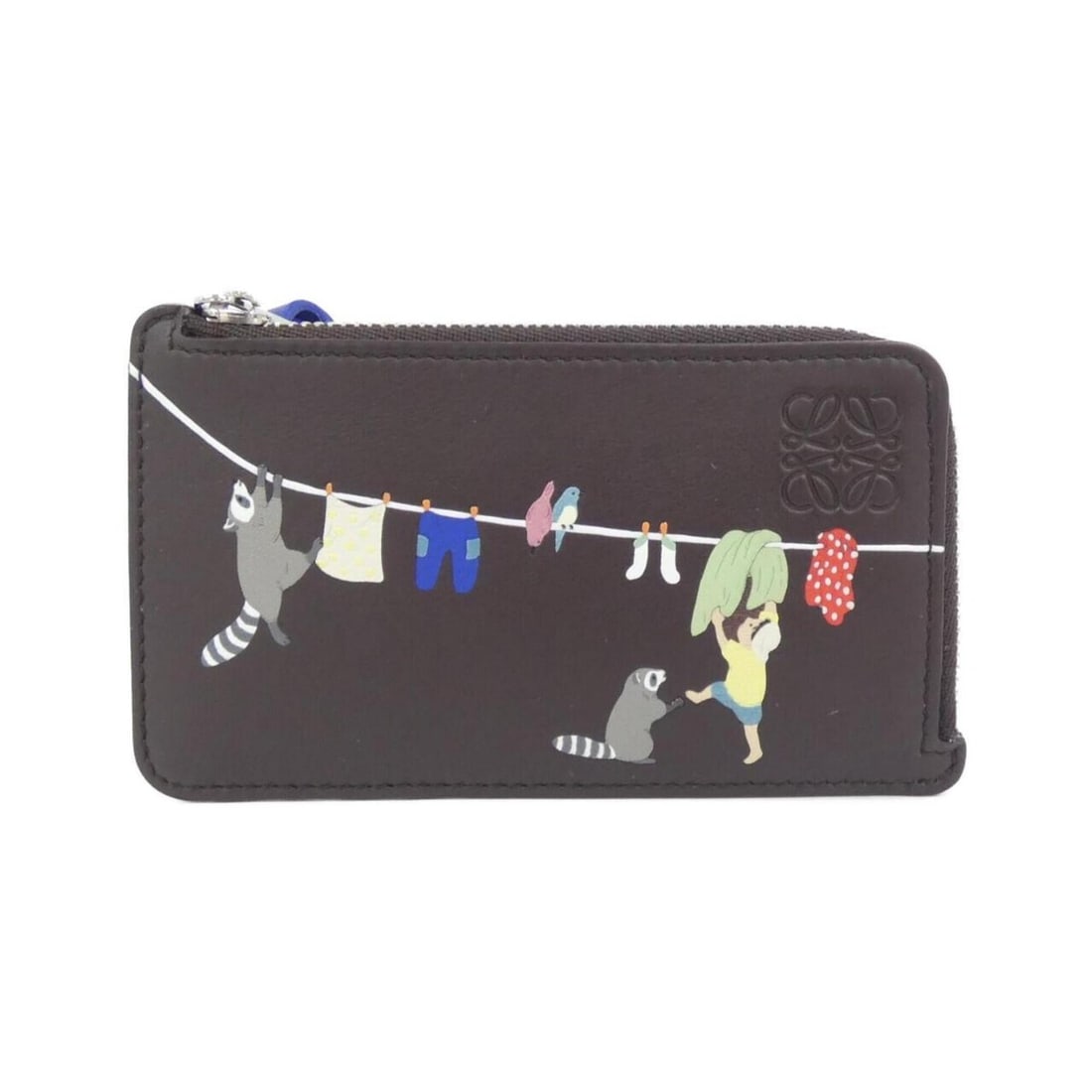 Loewe C643Z40XAO Wallet/Coin Case: --- Catalog ---Category: SizeSize (HxWxD): 7.5cm x 13cm x 1cm / 2.95'' x 5.11'' x 0.39''Category: DesignType: Coin purse/coin caseColor: BrownGender: Women,MenMaterial: Leather Leather/Fur Type: Calfs
