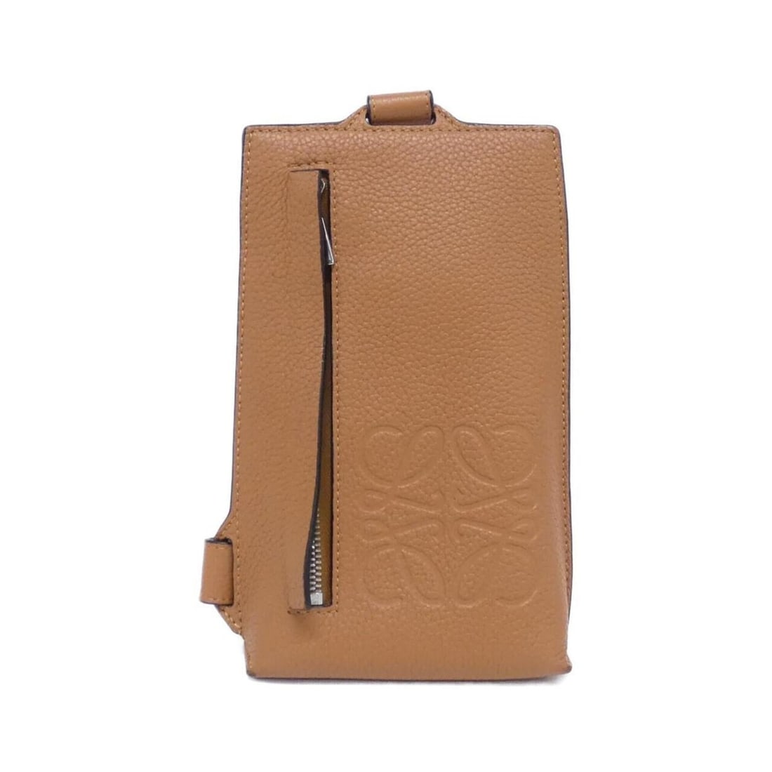 Loewe Vertical T Pocket C500P02X02 Shoulder Bag: --- Catalog ---Category: SizeSize (HxWxD): 21cm x 13cm x 5cm / 8.26'' x 5.11'' x 1.96''Category: DesignType: Shoulder bagColor: BrownGender: Women,MenMaterial: Leather Hardware Color: SilverLeather/Fu