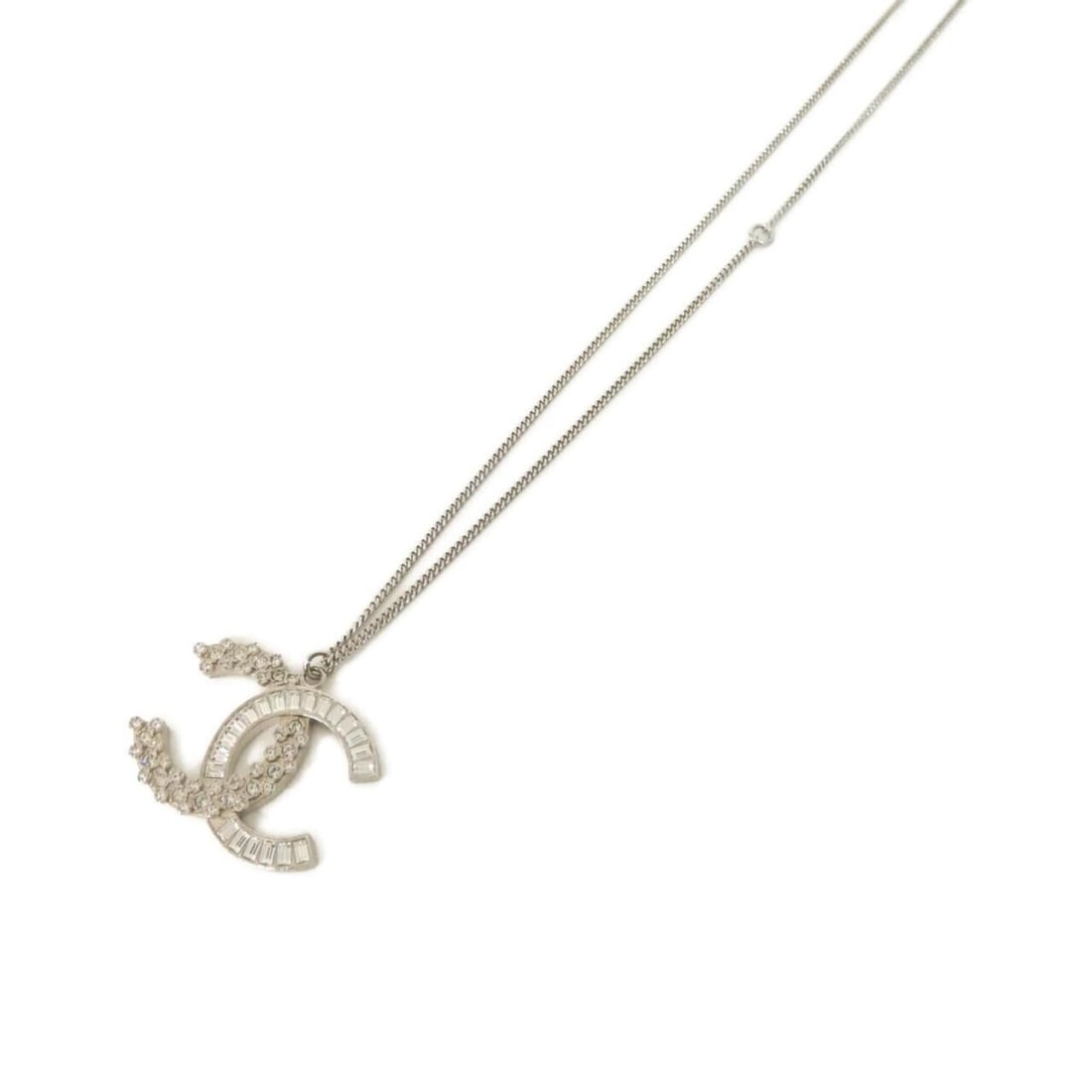 Chanel necklace: --- Catalog ---Category: SizePendant Size: 25mm x 37mm / 0.98'' x 1.45''Neck Circumference: 42 cm - 60 cm / 16.53'' - 23.62''Category: DesignColor: SilverGender: WomenNecklace Type: NecklaceCategory: