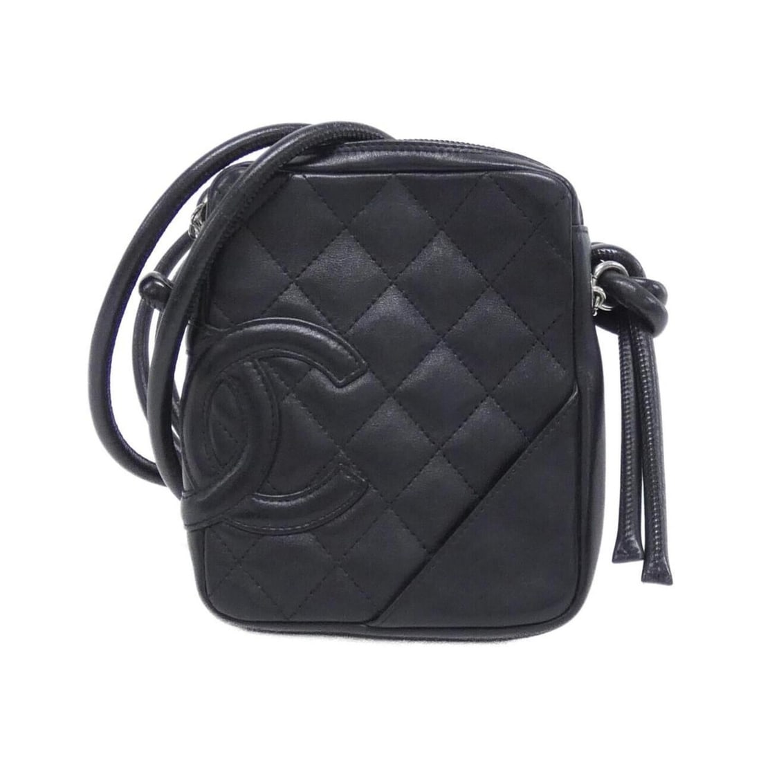 Chanel Cambon Line 25177 Shoulder Bag: --- Catalog ---Category: SizeSize (HxWxD): 15cm x 13cm x 3cm / 5.9'' x 5.11'' x 1.18''Category: DesignType: Shoulder bagColor: BlackGender: WomenMaterial: Leather Hardware Color: SilverLeather/Fur Typ