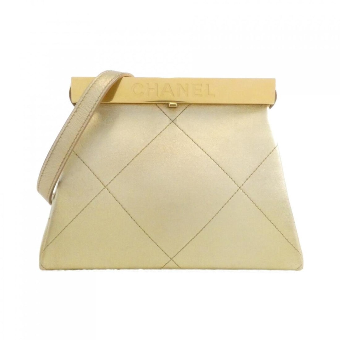 Chanel AS0848 Shoulder Bag: --- Catalog ---Category: SizeSize (HxWxD): 16cm x 21cm x 9cm / 6.29'' x 8.26'' x 3.54''Category: DesignType: Shoulder bagColor: GoldGender: WomenMaterial: Leather Hardware Color: Matte goldLeather/Fur