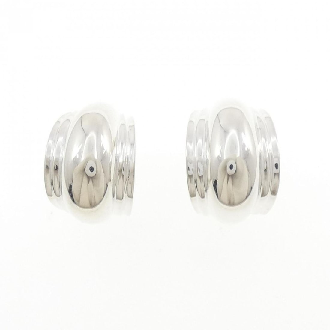 Tiffany & Co. 925 Earrings: --- Catalog ---Category: SizeSize (HxWxD): 24.10mm x 16.60mm / 0.95'' x 0.65''Category: DesignType: Stud earringsGender: WomenMaterial: Silver 925Category: GeneralBrand: Tiffany--- Item List