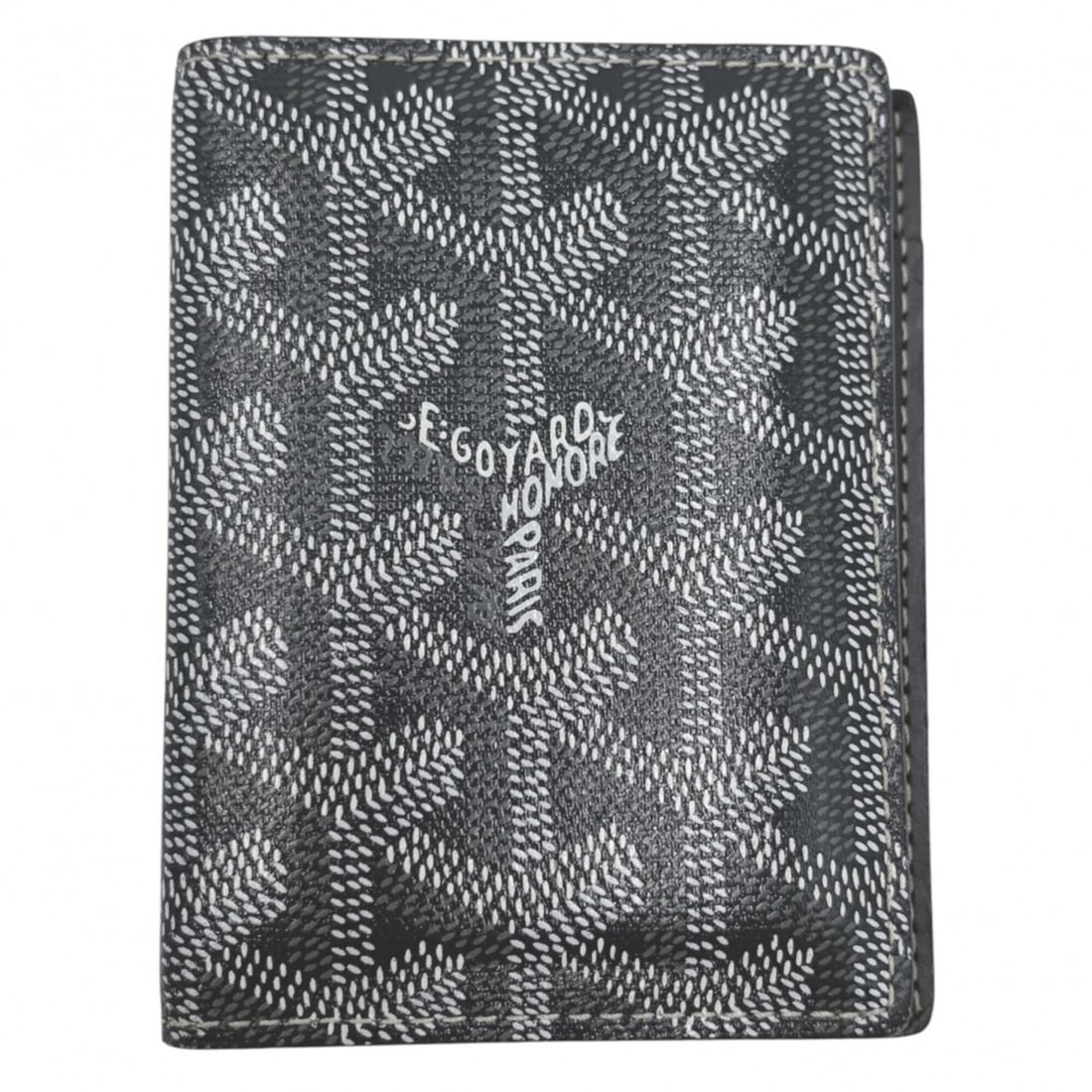 Goyard business card holder/card case for men, herringbone pattern, Saint Marc design, small leather: --- Catalog ---Category: DesignType: Card caseColor: GrayGender: MenMaterial: Coated canvas , Leather Category: GeneralBrand: GoyardCategory: Physical PropertiesSize (HxWxD): 10.7cm x 8cm x 1cm / 4.21
