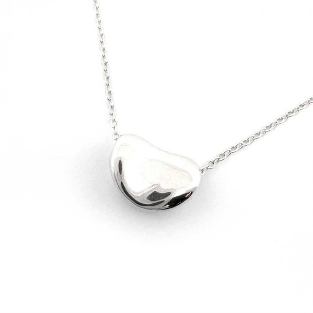 TIFFANY&Co. Elsa Peretti Bean Design Pendant Necklace Tiffany: --- Catalog ---Category: SizePendant Size: 8mm x 12mm / 0.31'' x 0.47''Neck Circumference: 44 cm / 17.32''Category: DesignColor: SilverGender: WomenMaterial: Silver 925Necklace Type: Pendant necklaceC