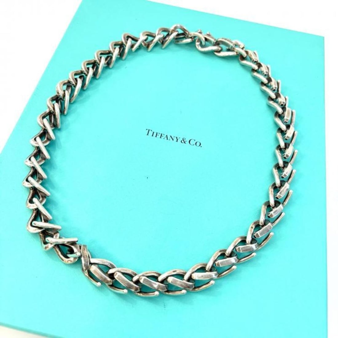 Tiffany & Co. Forge Medium Link 18-inch Necklace, Ag925, 203.4g, Oxidized Finish: --- Catalog ---Category: SizeNeck Circumference: 55 cm / 21.65''Category: DesignColor: SilverGender: WomenMaterial: Silver 925Necklace Type: NecklaceCategory: GeneralBrand: Tiffany--- Item List ---Sec