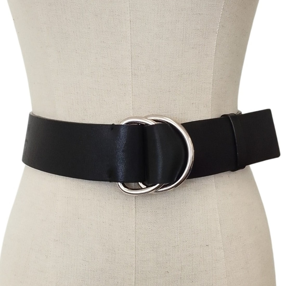 PRADA Wide Leather Ring Belt, Size 75-30, Black, Women's: --- Catalog ---Category: SizeLength: 85cm / 33.46''Category: DesignType: Ring beltColor: BlackGender: WomenMaterial (Strap): Leather Category: GeneralBrand: Prada--- Item List ---Section: ConditionRan