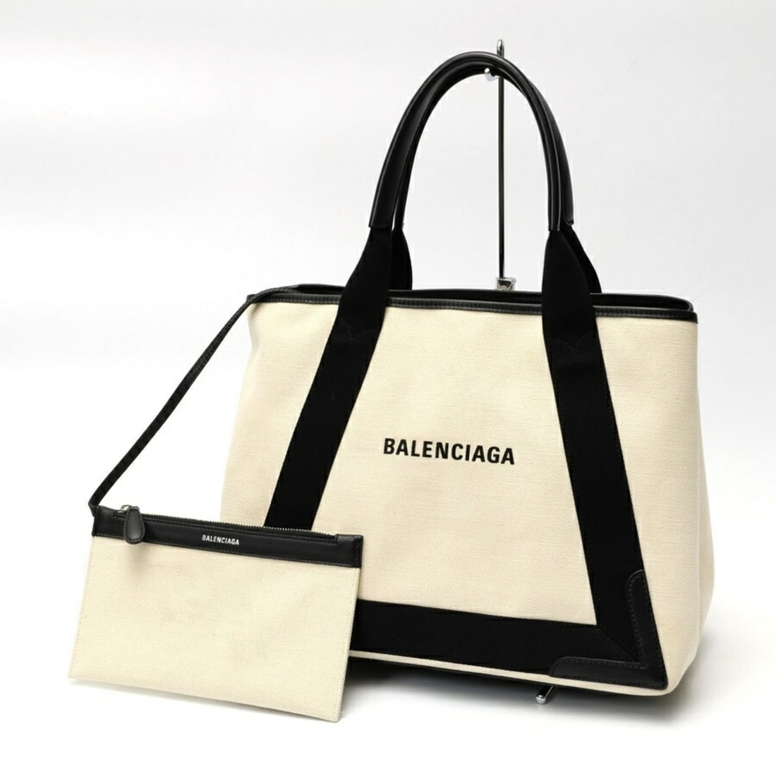 Balenciaga Navy Cabas M Tote Bag 581292 Canvas Leather Natural Black: --- Catalog ---Category: SizeSize (HxWxD): 27cm x 35cm x 17cm / 10.62'' x 13.77'' x 6.69''Category: DesignType: Tote bagColor: BlackGender: WomenMaterial: Canvas , Leather Category: GeneralBrand: Bale