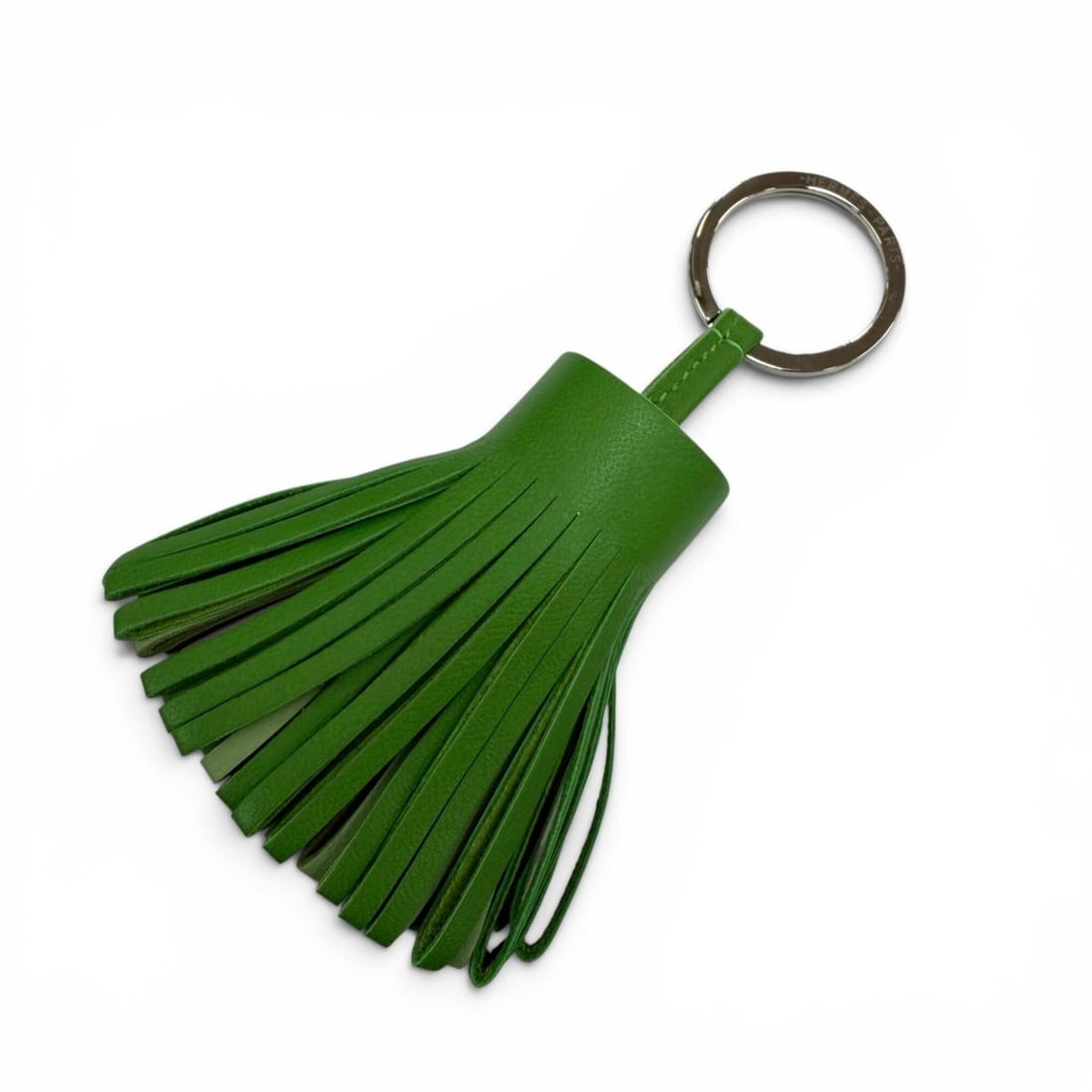 HERMES Carmen Agneau Milo Vert Yucca Fizz Mauve Pale Tricolor Bag Charm, W Stamp, Made in France,: --- Catalog ---Category: SizeSize (HxWxD): 110.00mm x 60.00mm / 4.33'' x 2.36''Category: DesignType: Handbag charmGender: WomenMaterial: Agneau MiloCategory: GeneralBrand: HermesCountry of Origin: Fra