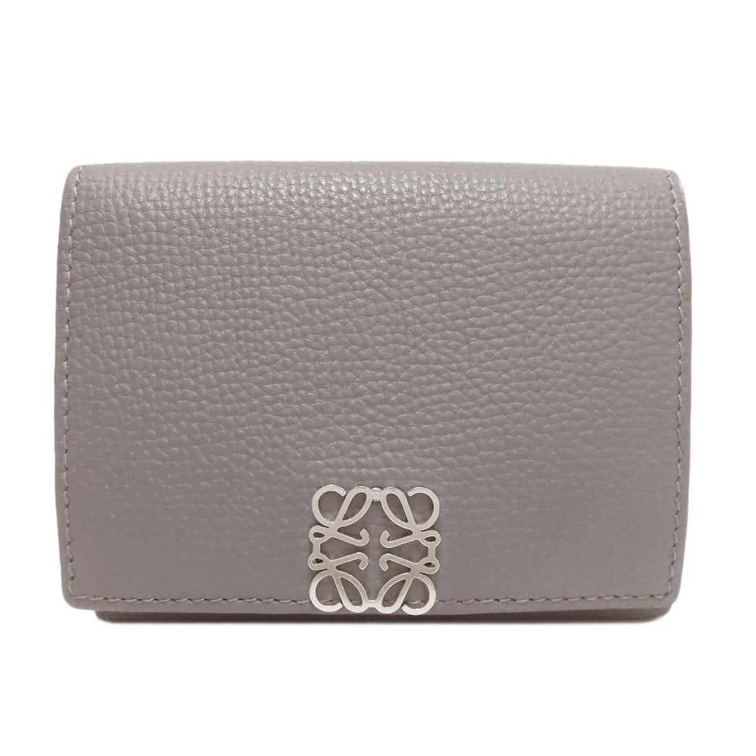 Loewe Anagram Trifold Tri-fold Wallet Leather Women's LOEWE: --- Catalog ---Category: SizeSize (HxWxD): 8cm x 10cm x 2.5cm / 3.14'' x 3.93'' x 0.98''Category: DesignType: Wallet (tri-fold)Color: GrayGender: WomenMaterial: Leather Category: GeneralBrand: Loewe--