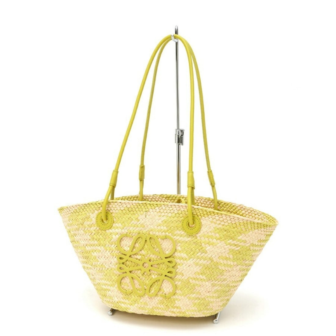 Loewe Anagram Basket Bag, Small, Ilaca Palm Calfskin, Natural Light Green, S-159189: --- Catalog ---Category: SizeSize (HxWxD): 17cm x 38cm x 13cm / 6.69'' x 14.96'' x 5.11''Category: DesignType: BasketColor: Light greenGender: WomenMaterial: Leather Leather/Fur Type: CalfskinCategory