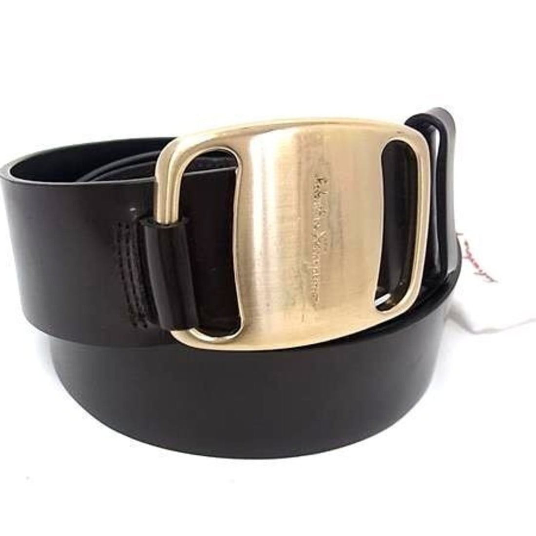 Salvatore Ferragamo Vara buckle belt, size 67 (8058), brown leather, women's.: --- Catalog ---Category: SizeWidth: 4cm / 1.57''Length: 109.5cm / 43.11''Category: DesignType: Standard beltColor: BrownGender: WomenMaterial (Strap): Leather Category: GeneralLine: VaraBrand: Salvato