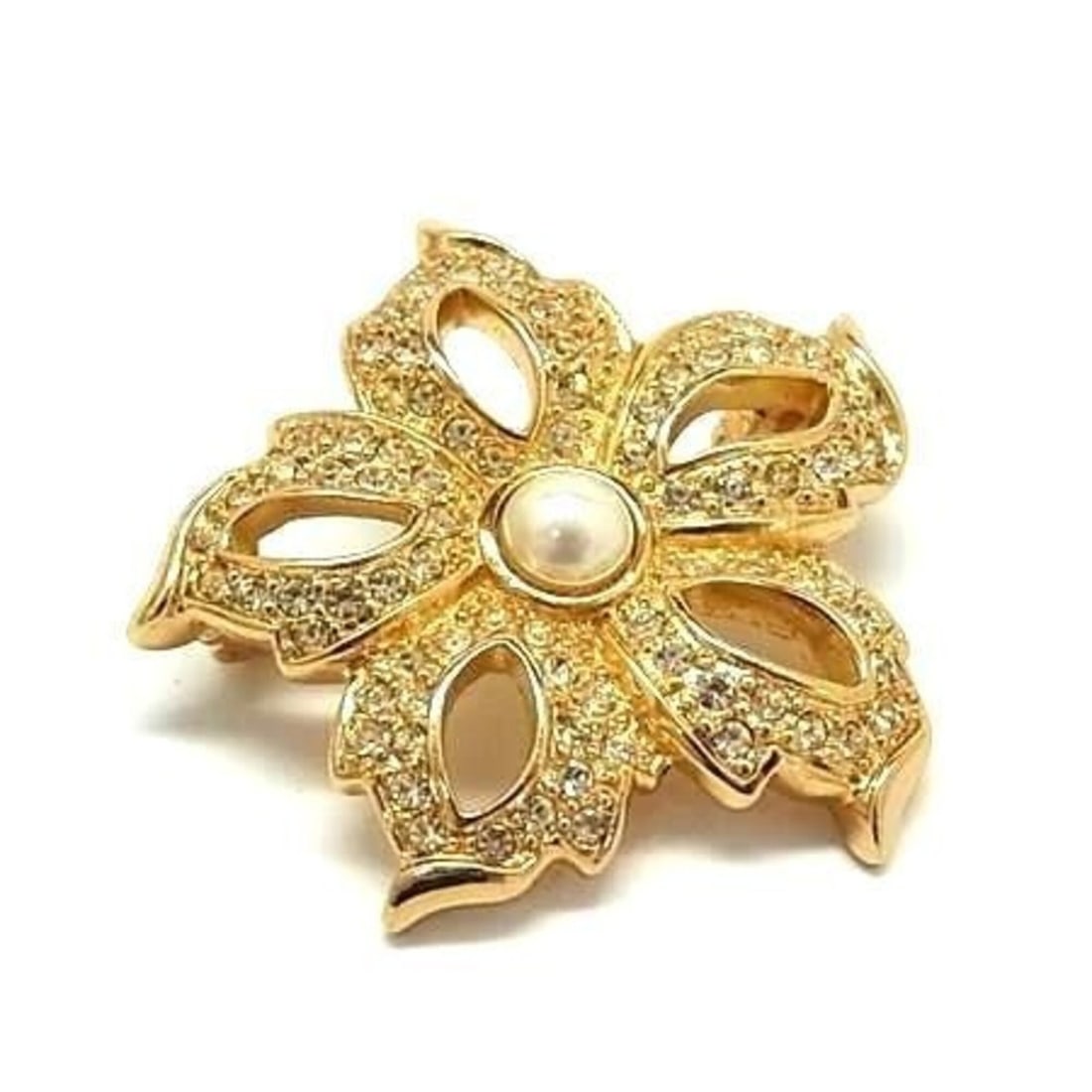 Christian Dior brooch, gold metal, women's, flower motif, rhinestones, faux pearls.: --- Catalog ---Category: SizeSize (HxWxD): 4cm x 4cm / 1.57'' x 1.57''Category: DesignType: BroochColor: GoldStone: RhinestoneGender: WomenMaterial: MetalCategory: GeneralBrand: Christian Dior--- Item